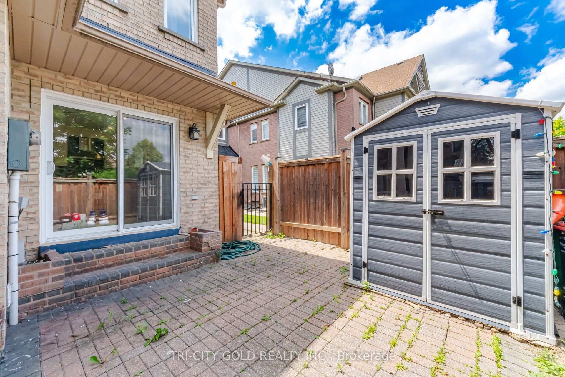 111 Chipmunk Crescent photo 34