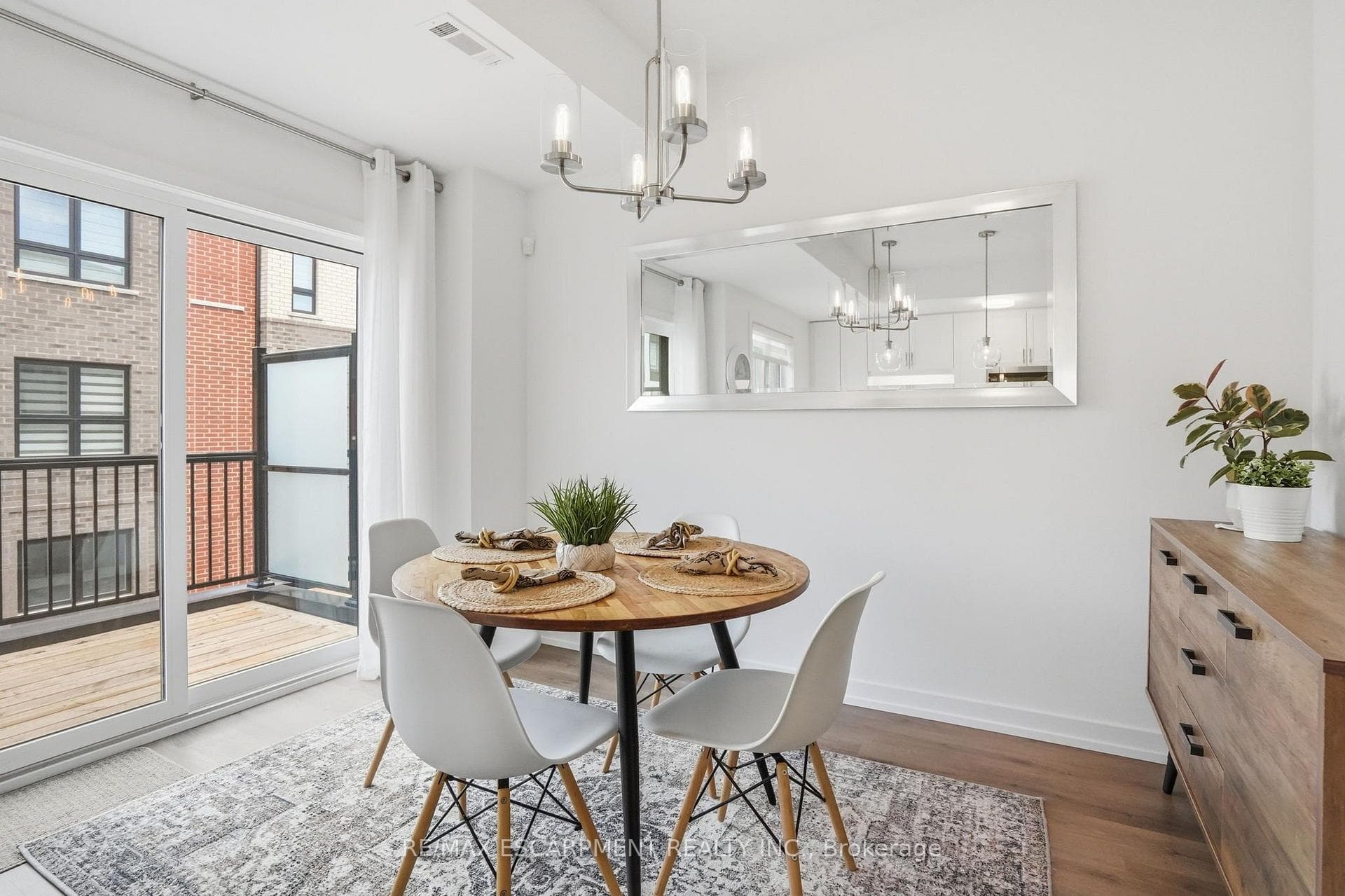245 Burke Street photo 12
