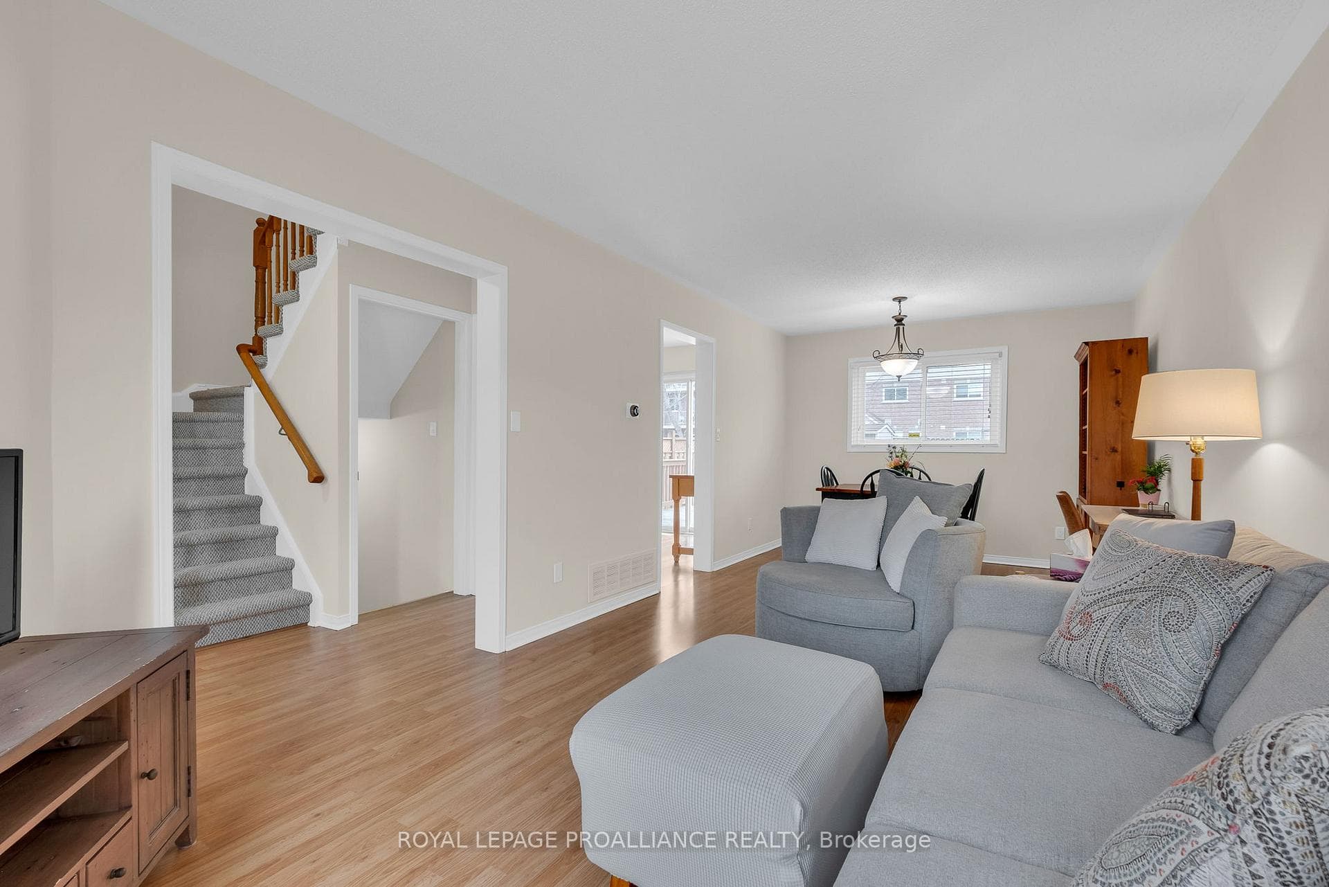 232 Sutherland Crescent photo 8