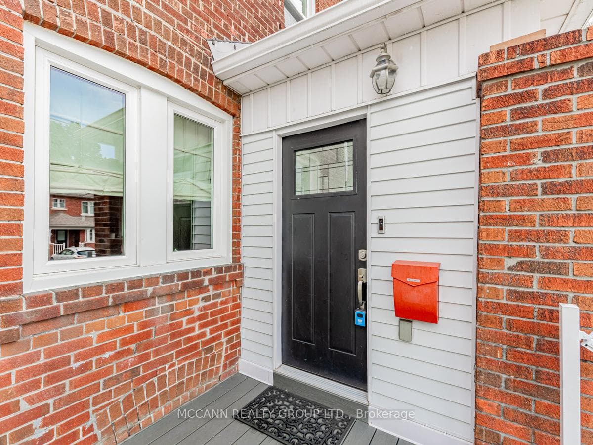 121 Roslin Avenue photo 3