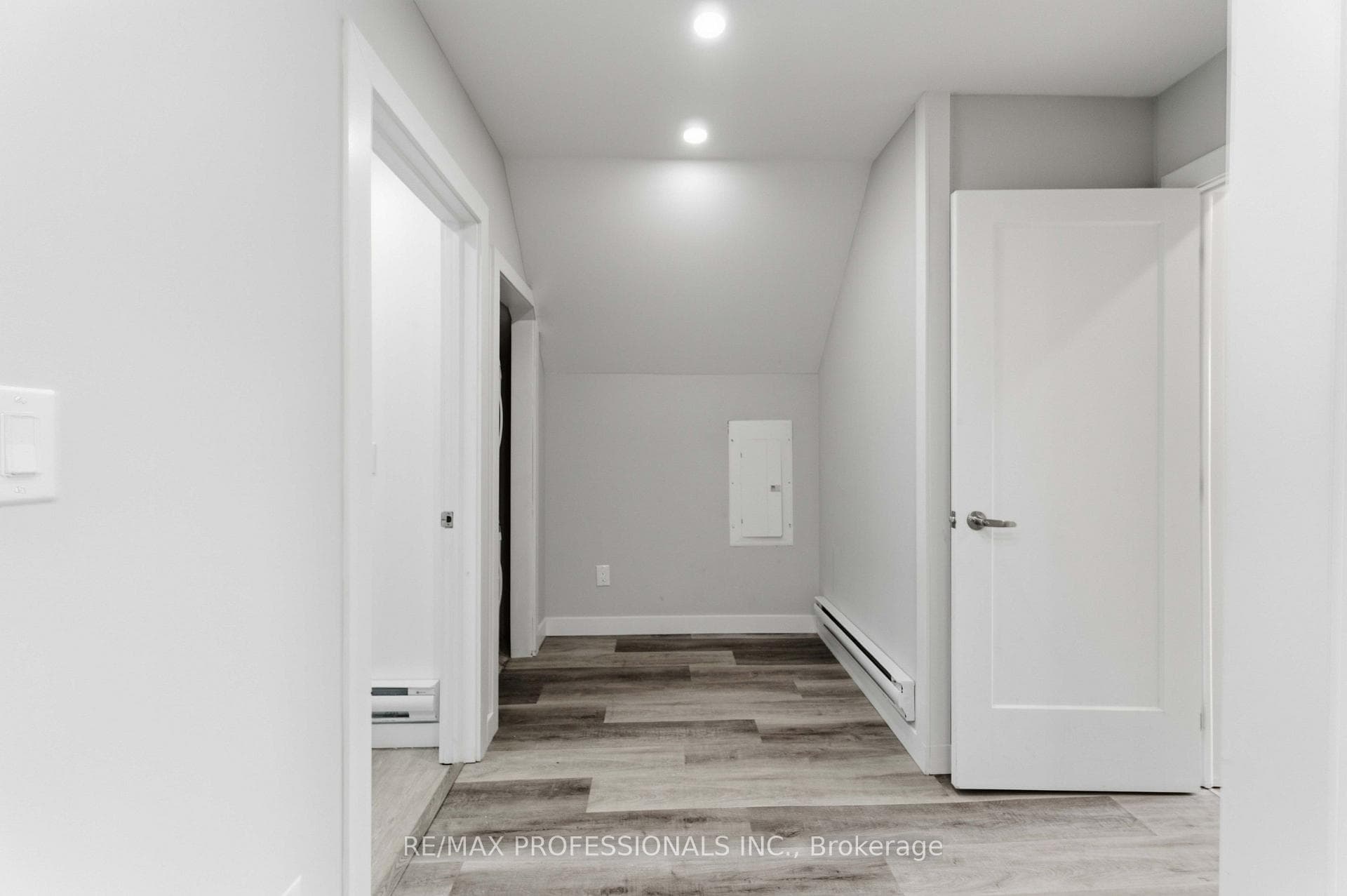 759 Barton Street photo 25