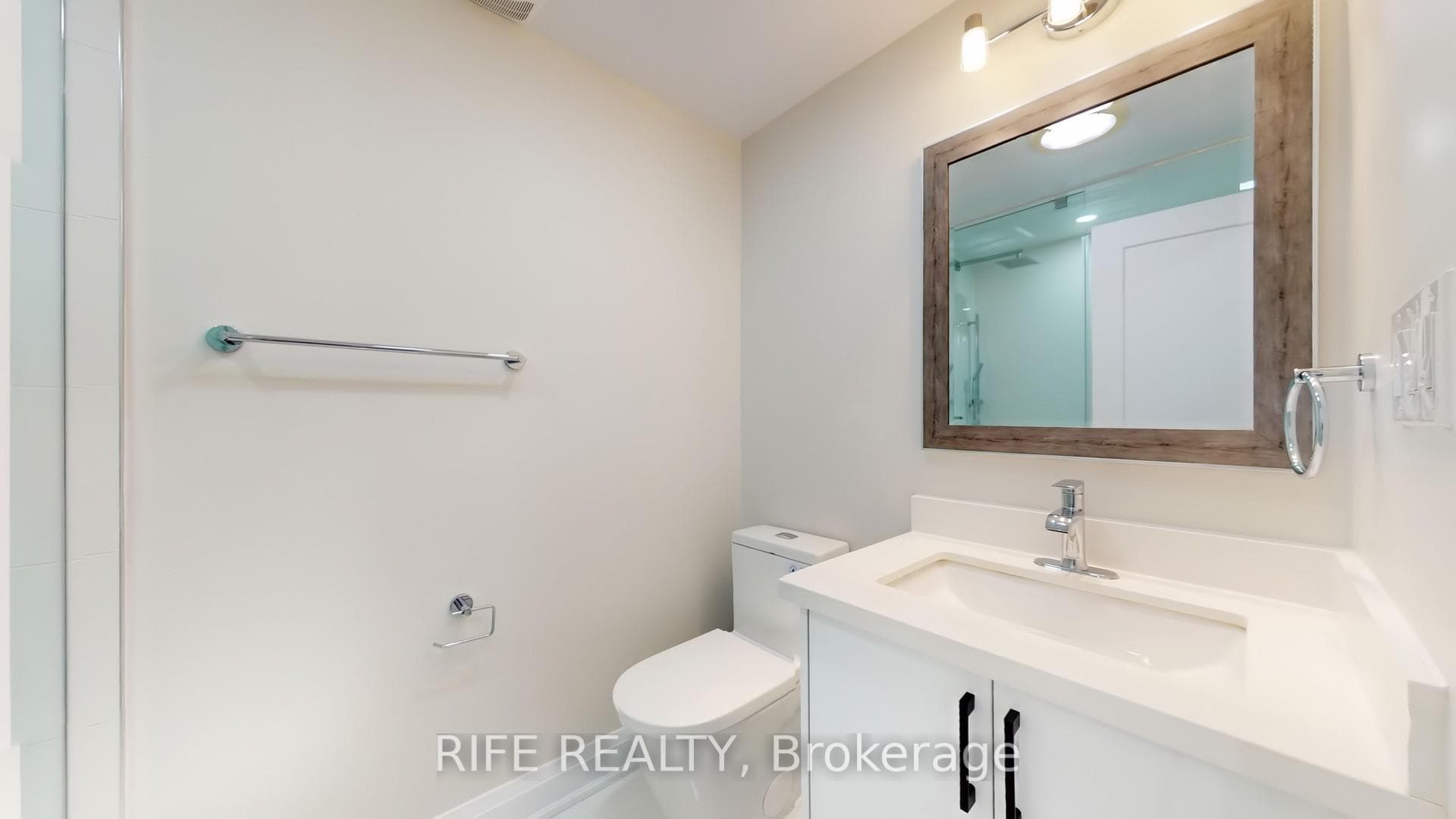 2137 Hixon Street photo 36
