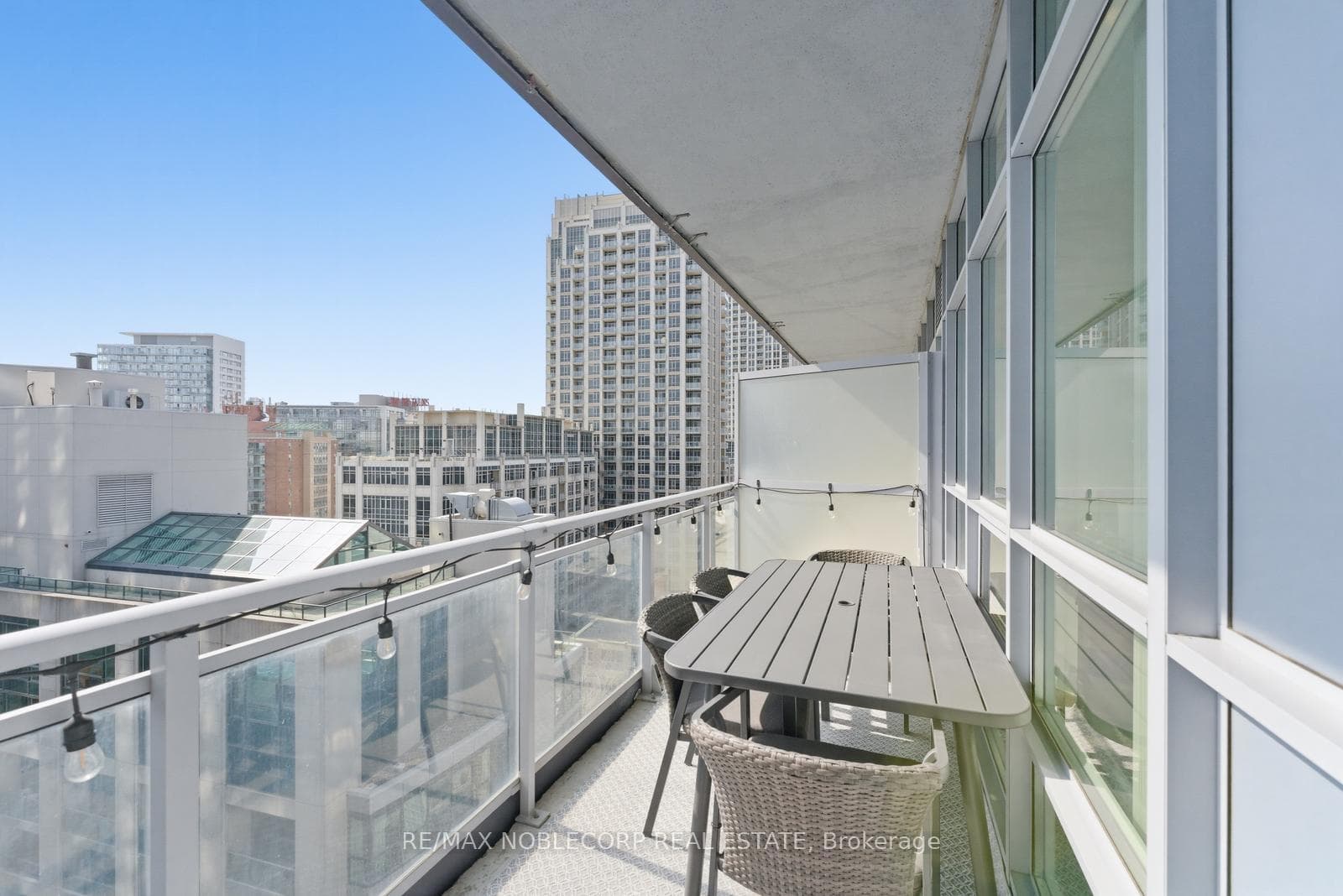 15 Bruyeres Mews Unit 1106 photo 30