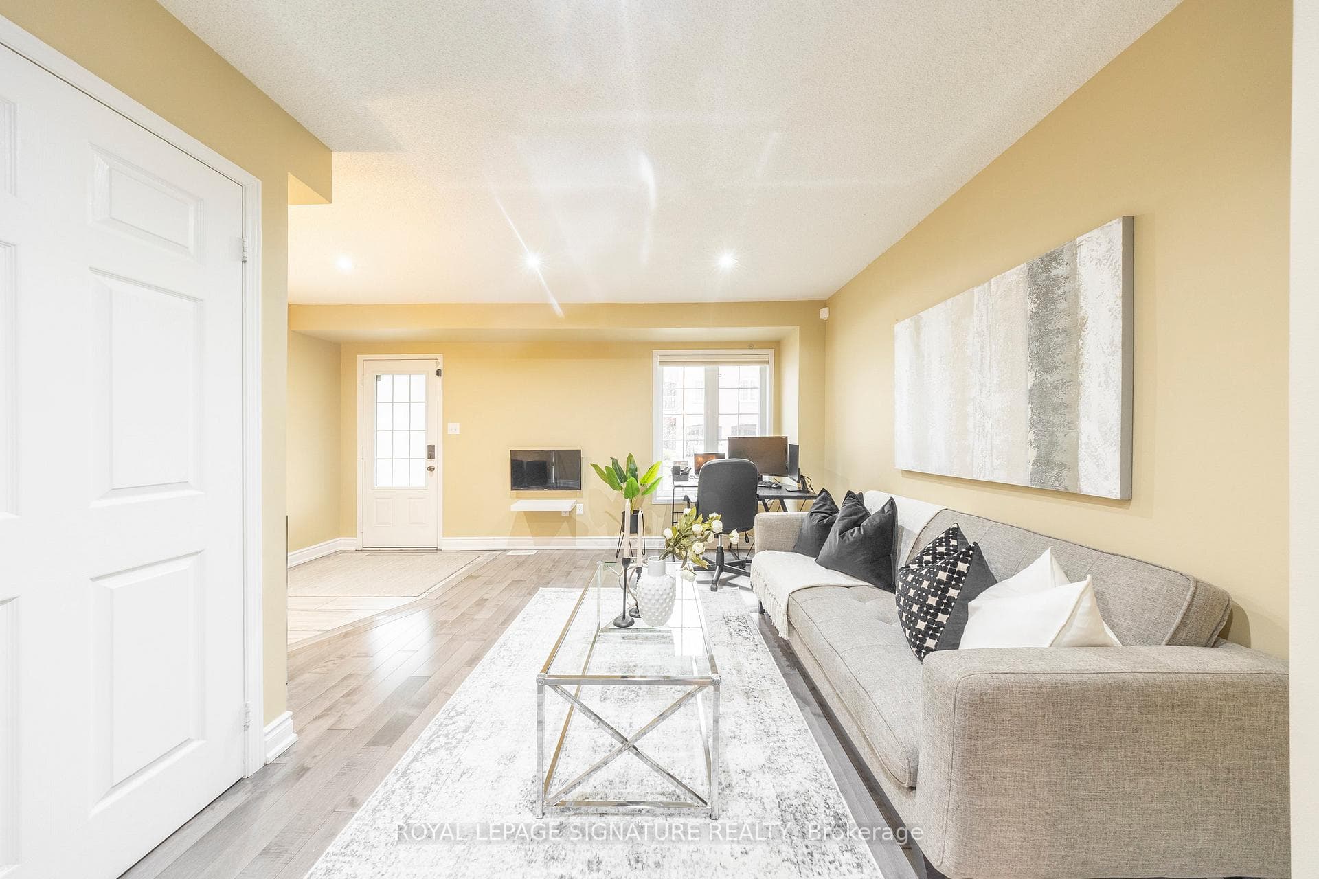 24 Blunden Road photo 3