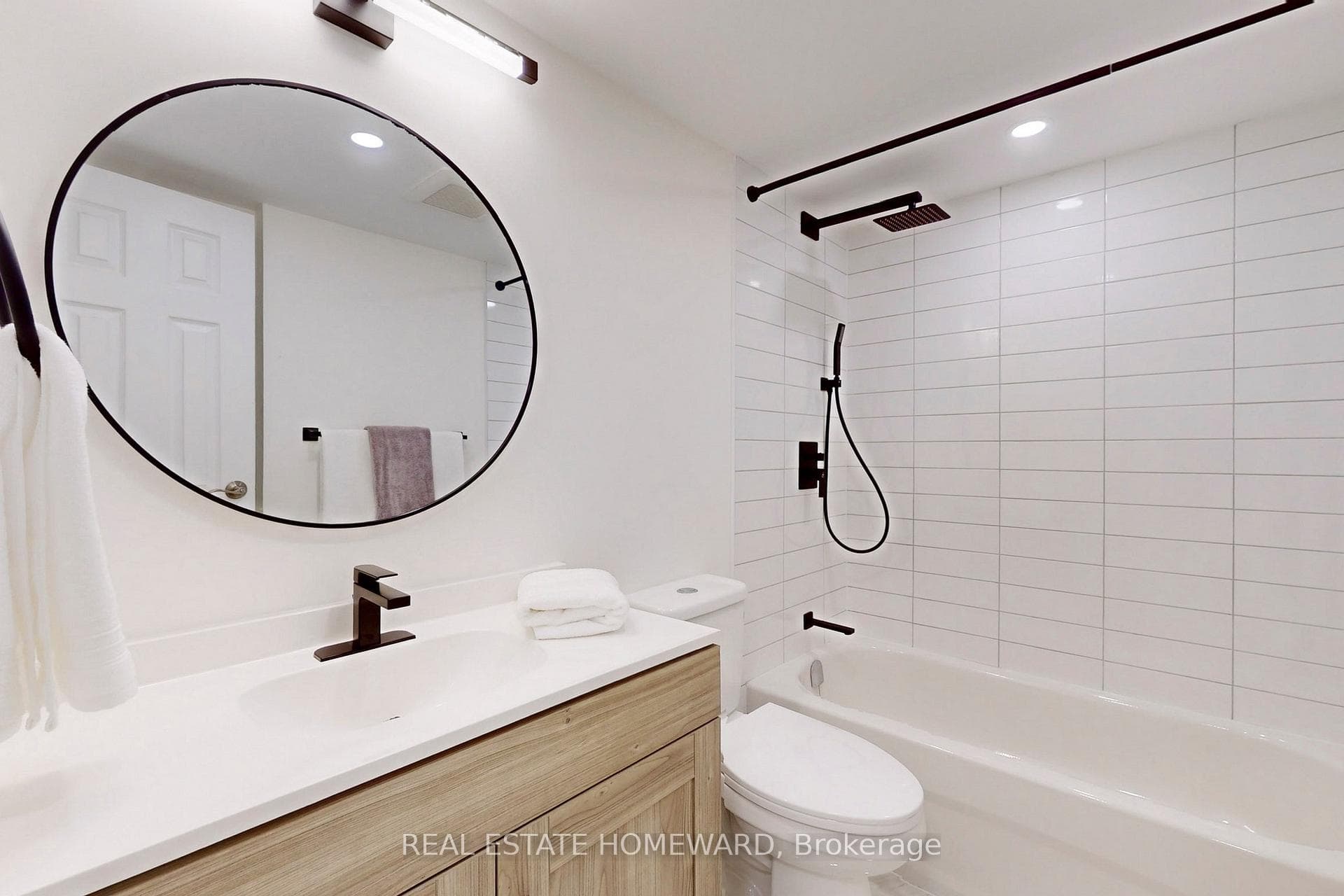 77 Maitland Place Unit 1827 photo 10