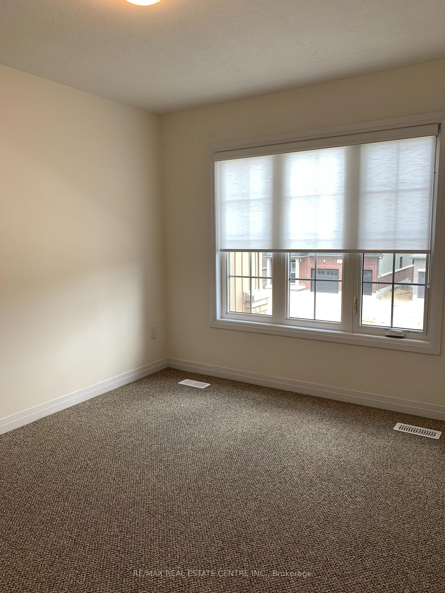 426 Adelaide Street photo 38