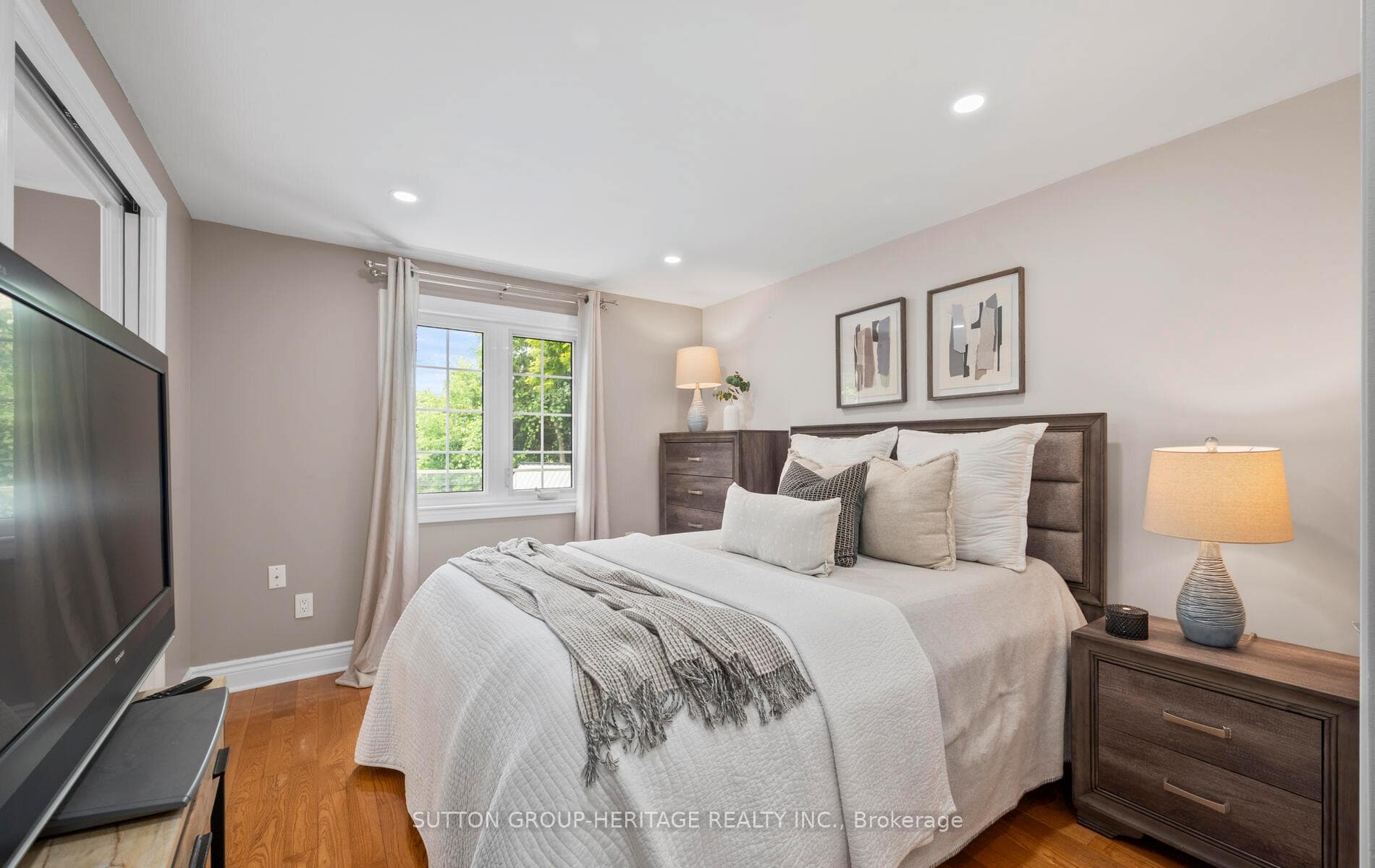 565 Foxrun Court photo 26