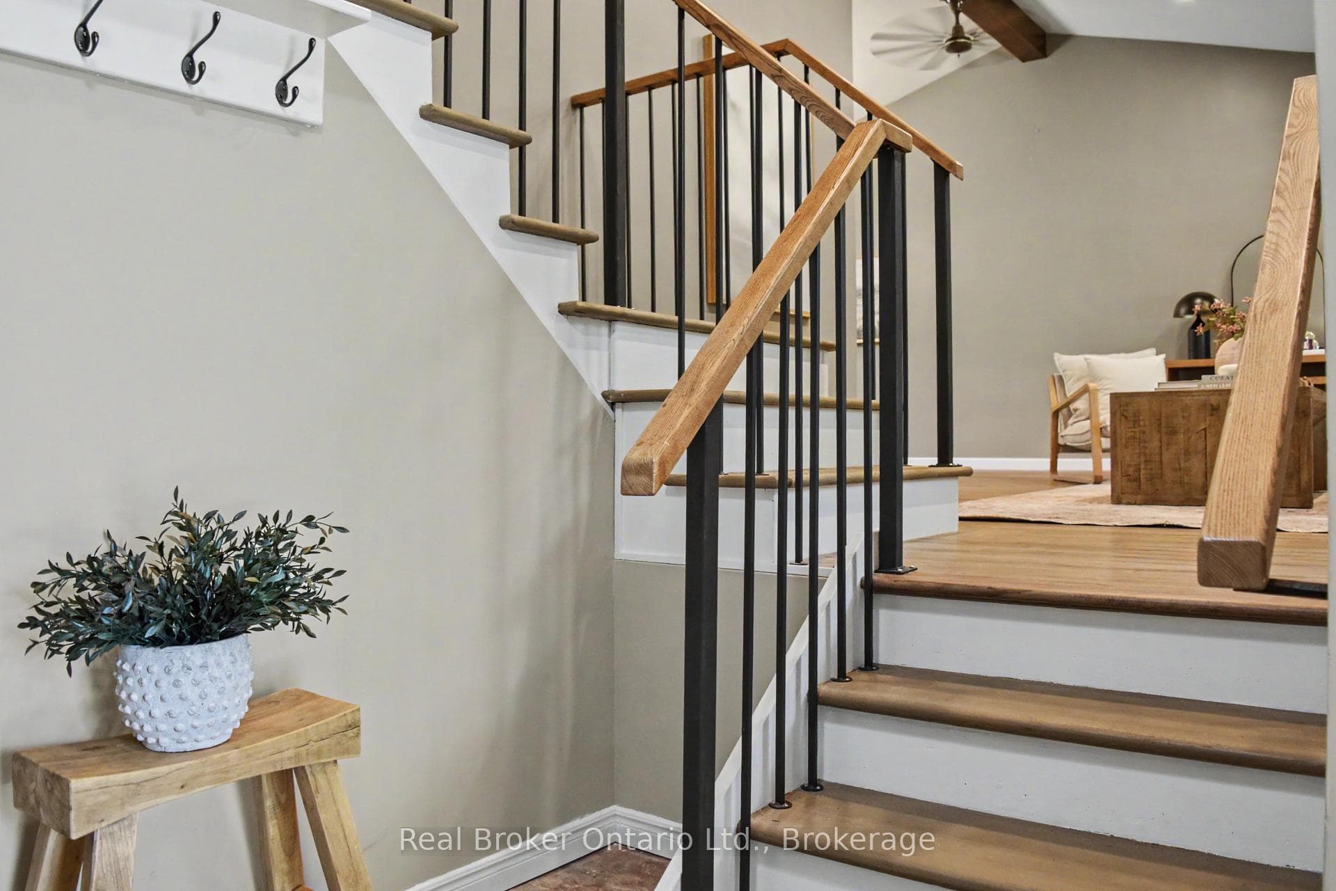617 Louis Street photo 5