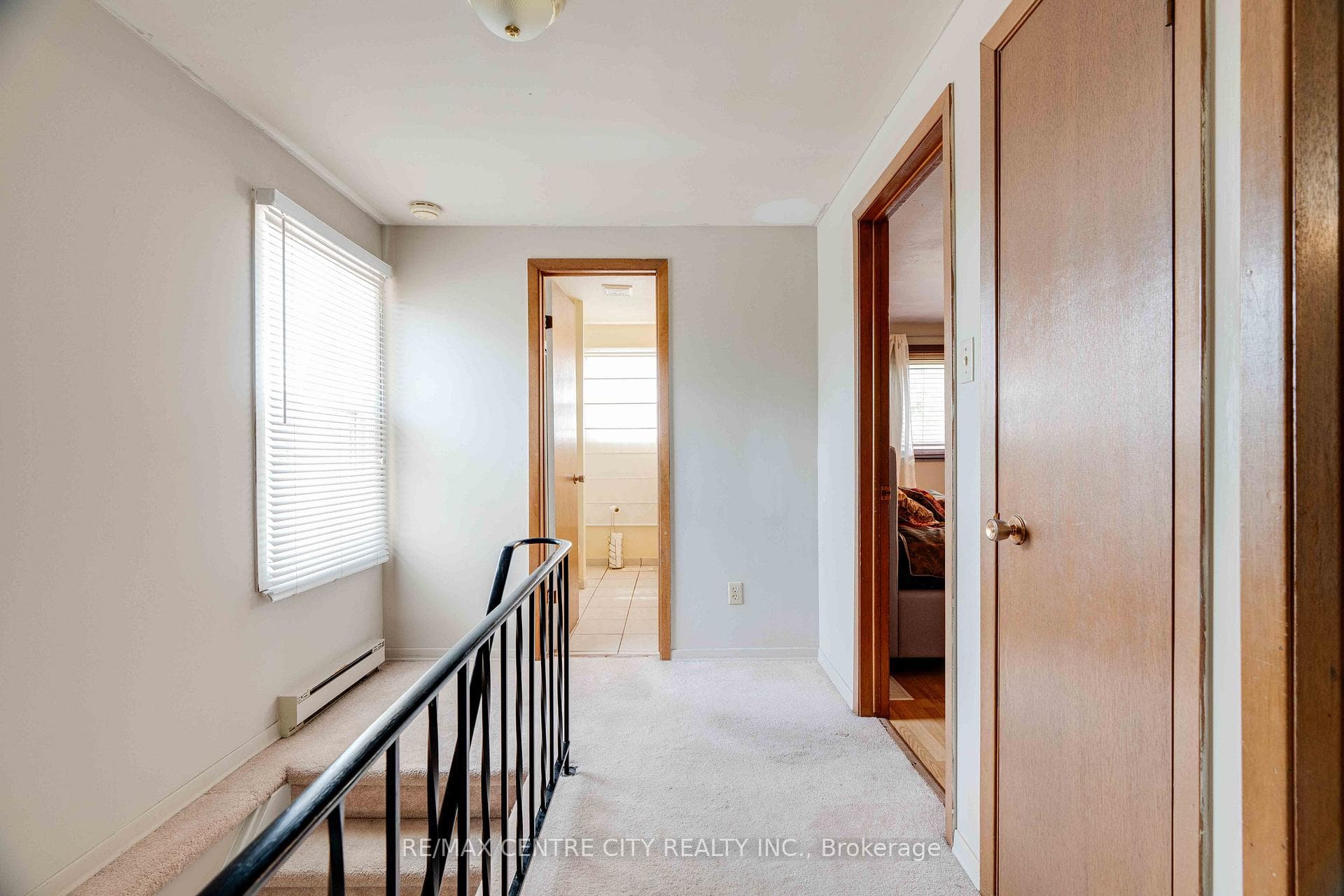 999 Eagle Crescent photo 26