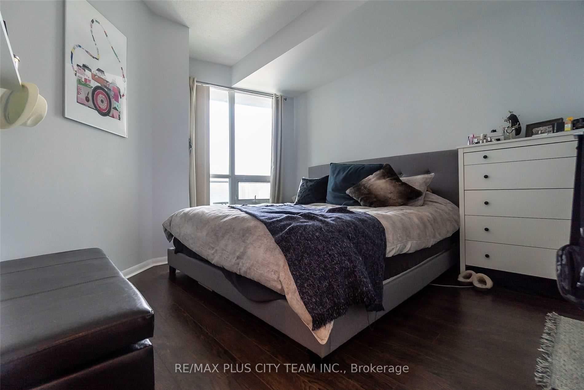 18 Yonge Street Unit 3702 photo 8