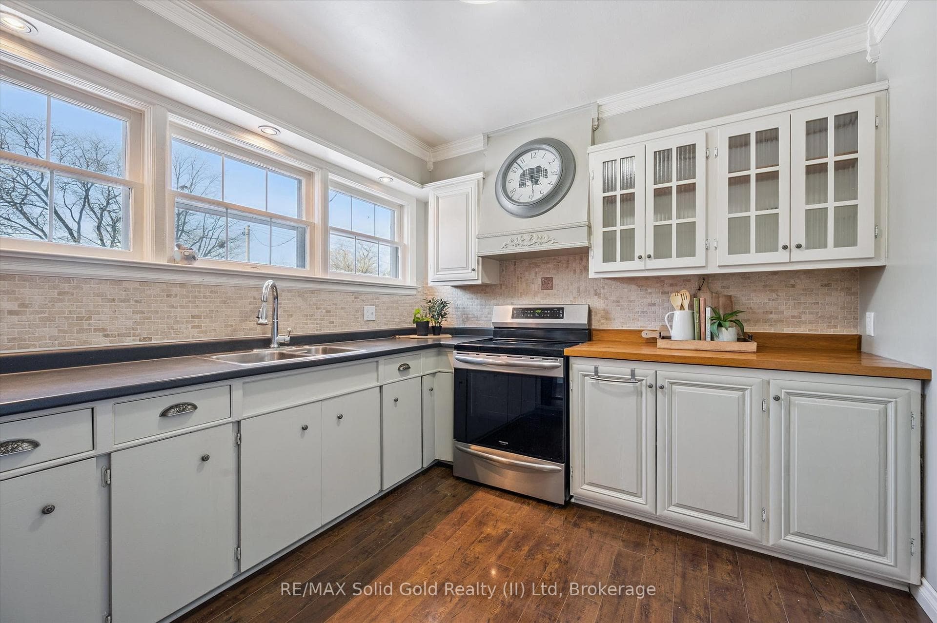 1135 Queens Boulevard photo 11