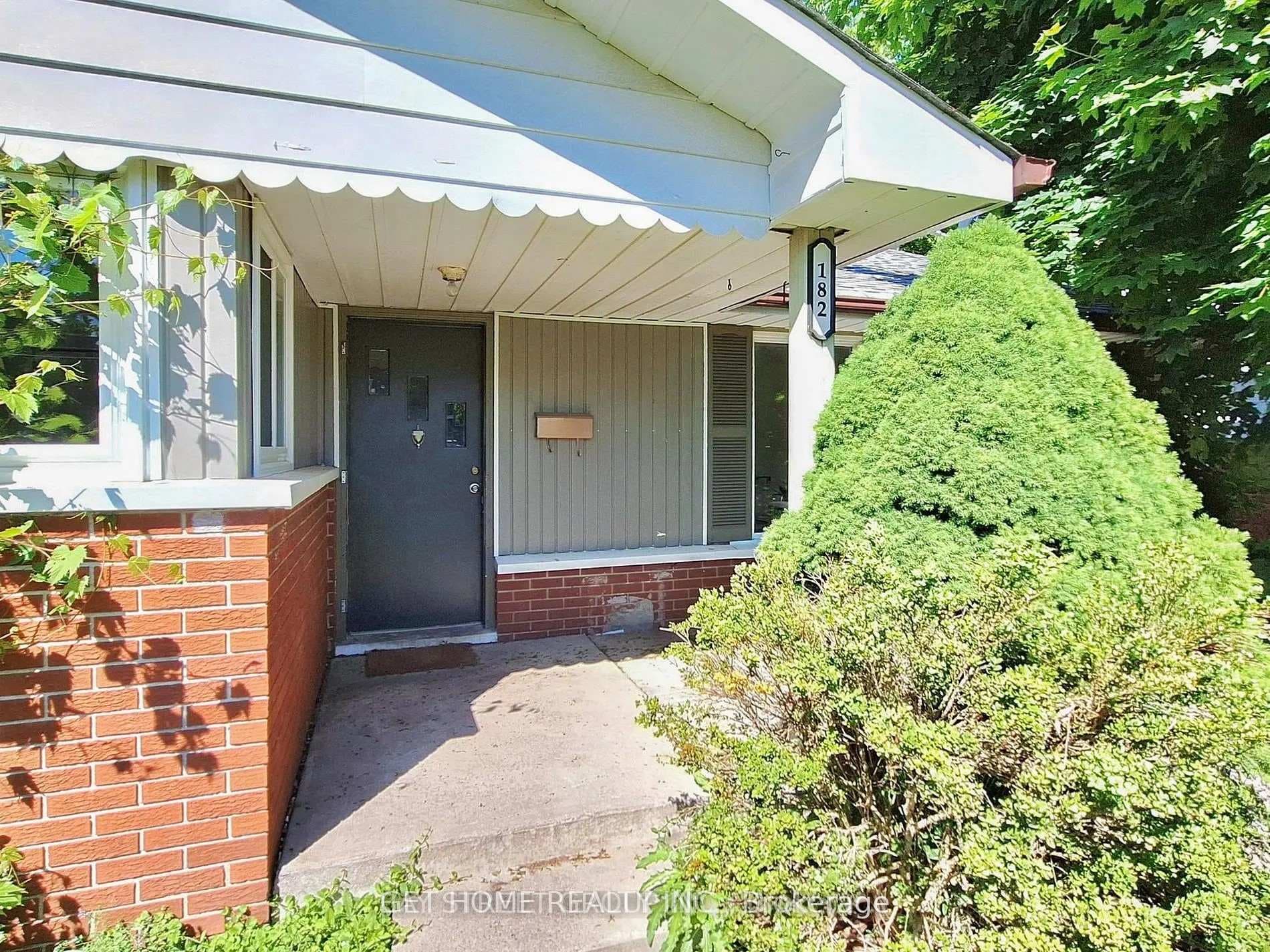 182 Thickson Road Unit Main photo 3