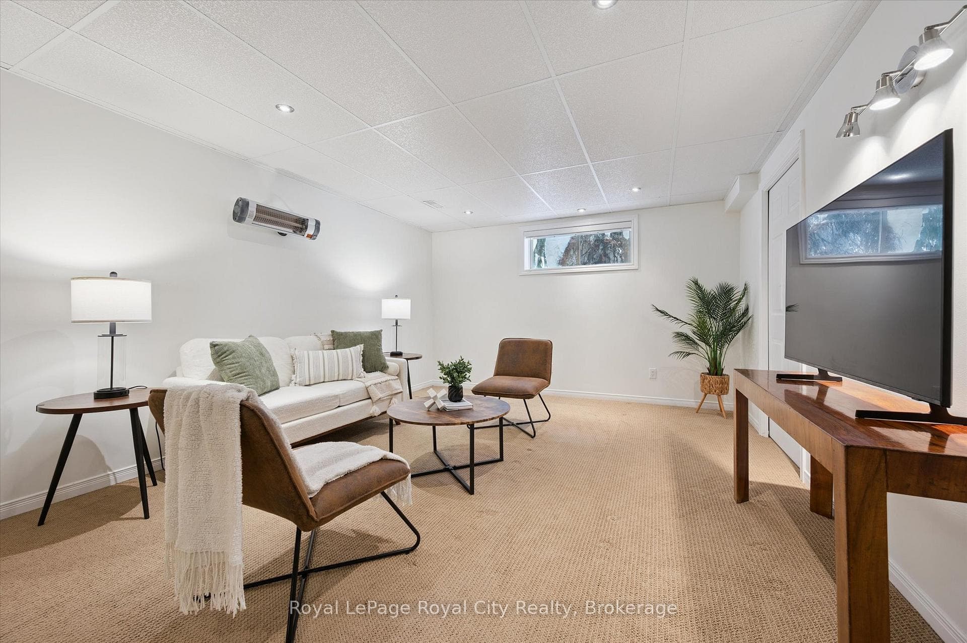 92 Marsh Crescent photo 35