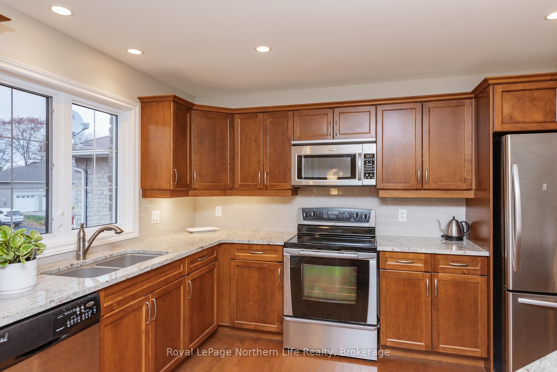 27 Vermont Crescent photo 10