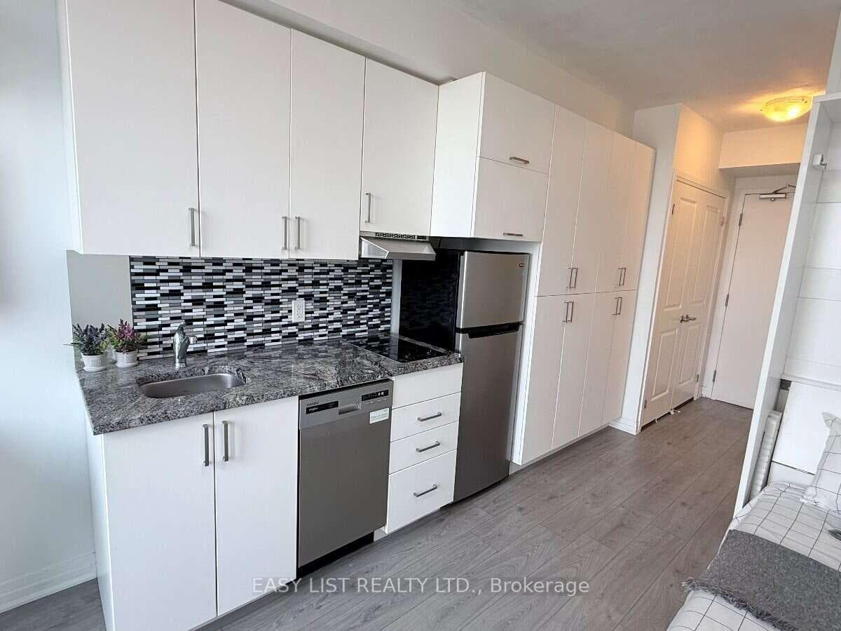 1900 Simcoe Street Unit 542 photo 4