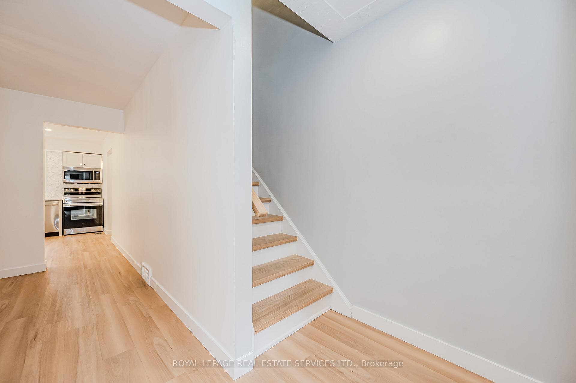 87 Lottridge Street photo 13