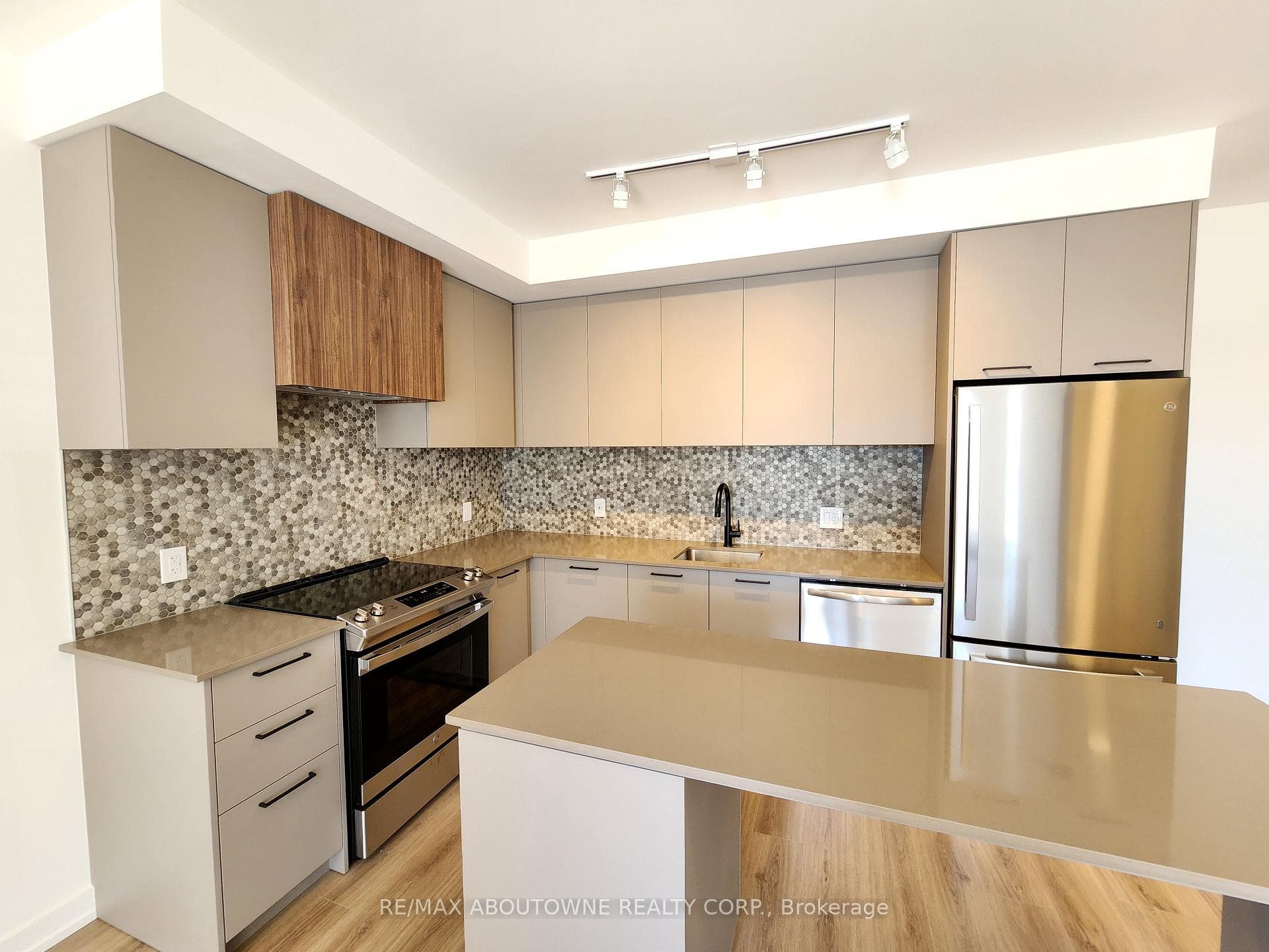 20 Lagerfeld Drive Unit 12 photo 7