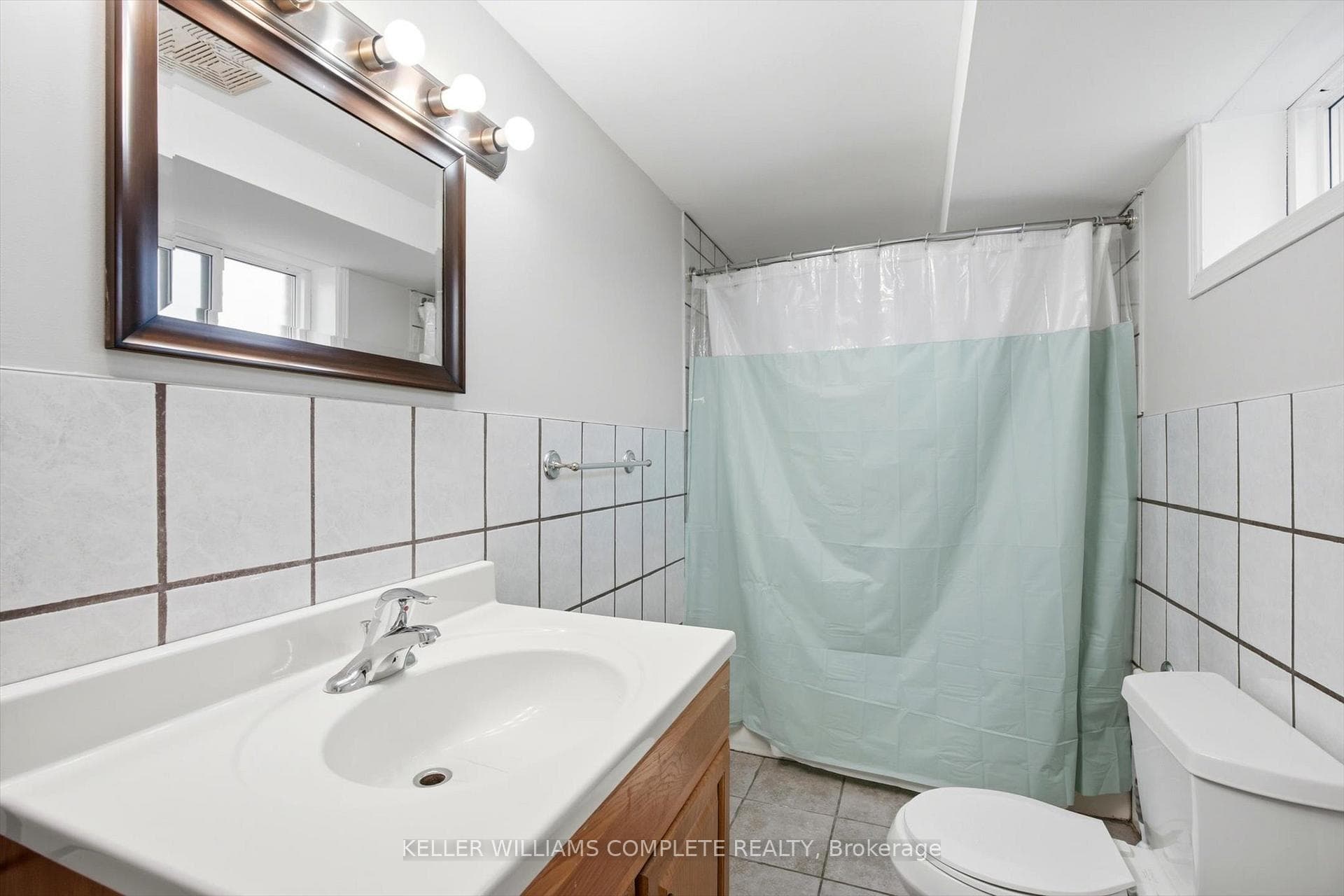 114 Slinger Avenue Unit LOWER photo 15