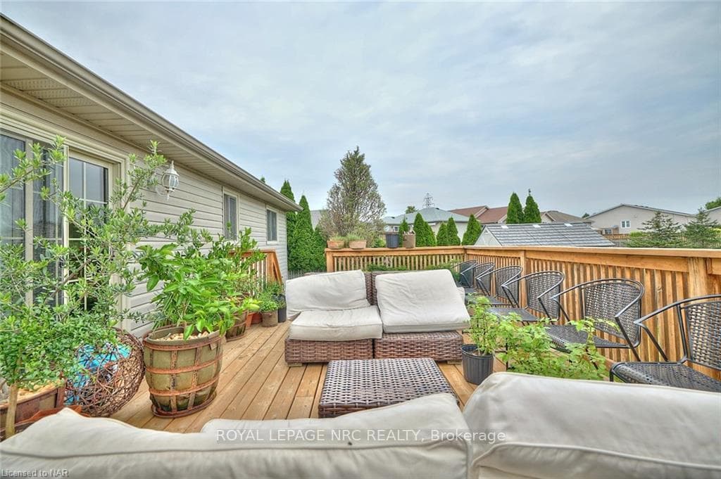 4568 DAWN Crescent photo 4
