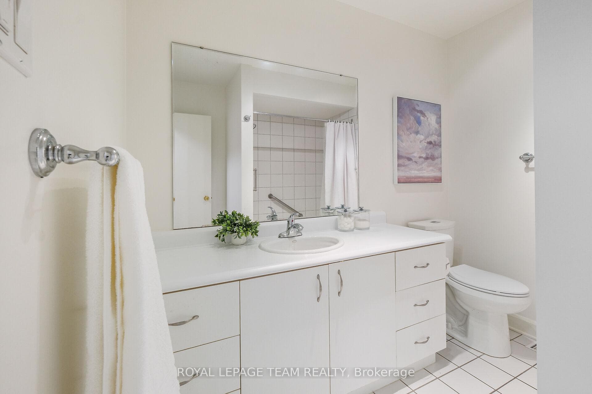 665 Golden Avenue photo 15