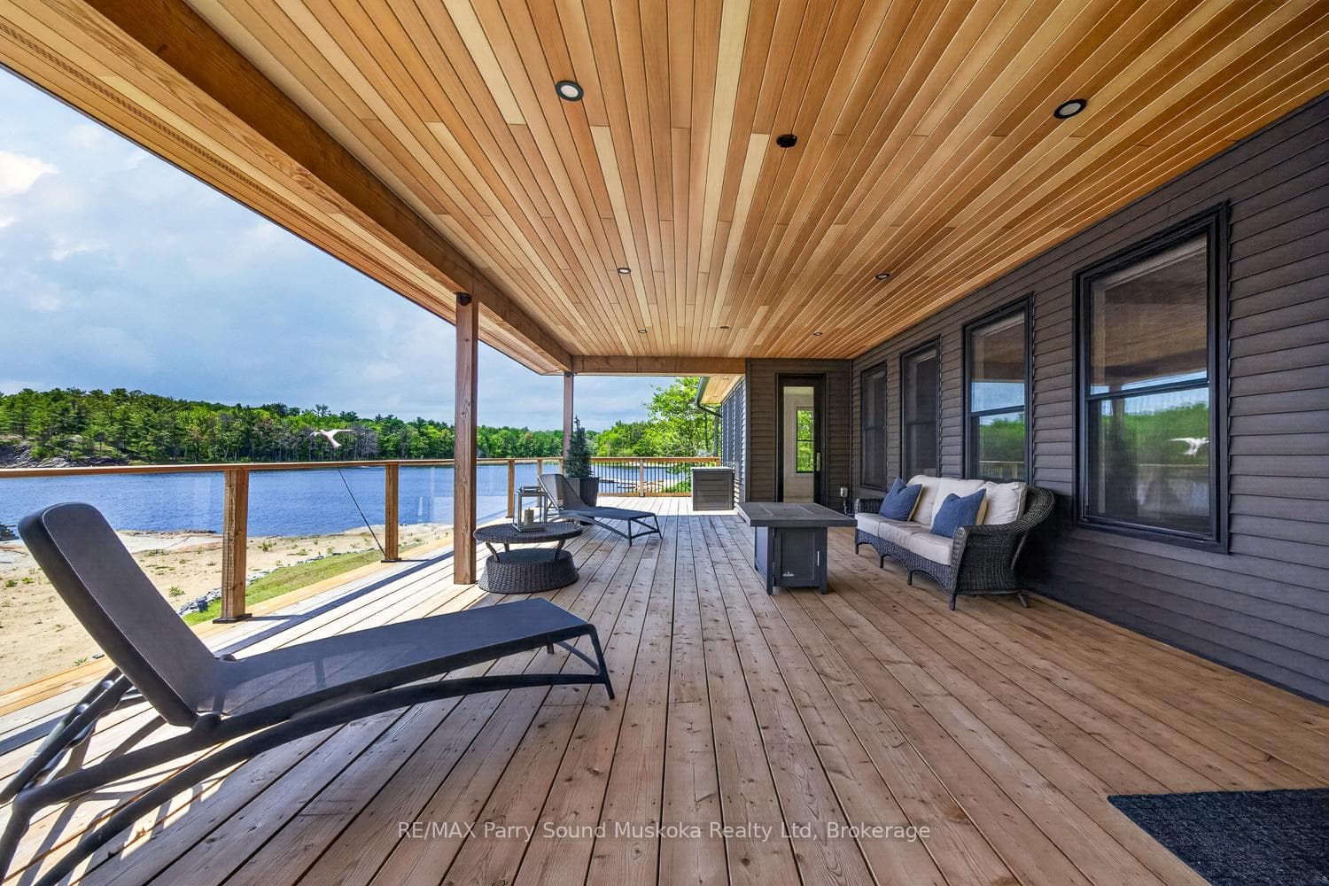 32 A11 Island photo 13