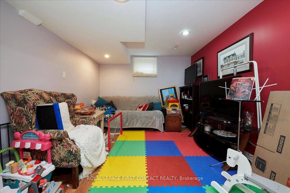17 Coronation Parkway Parkway photo 16