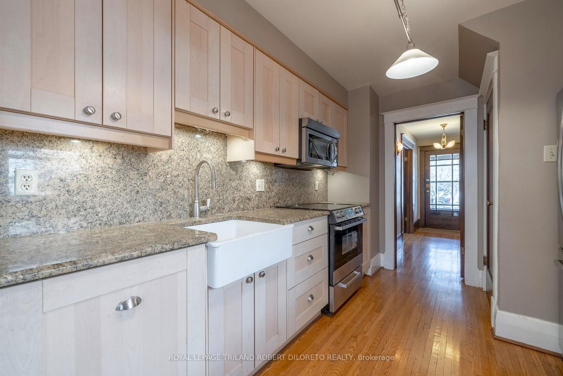 439 Victoria Street photo 16