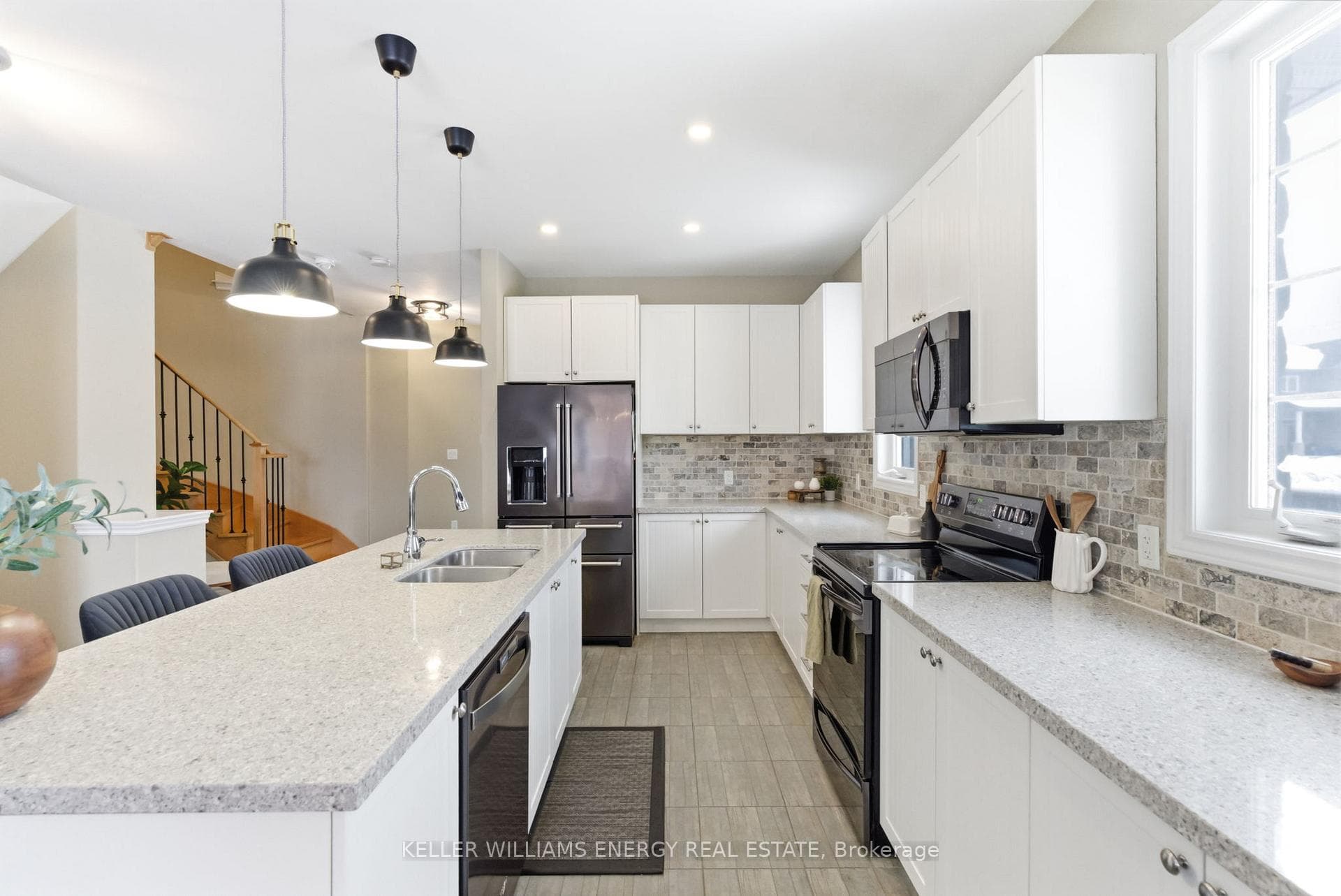 219 Crombie Street photo 10