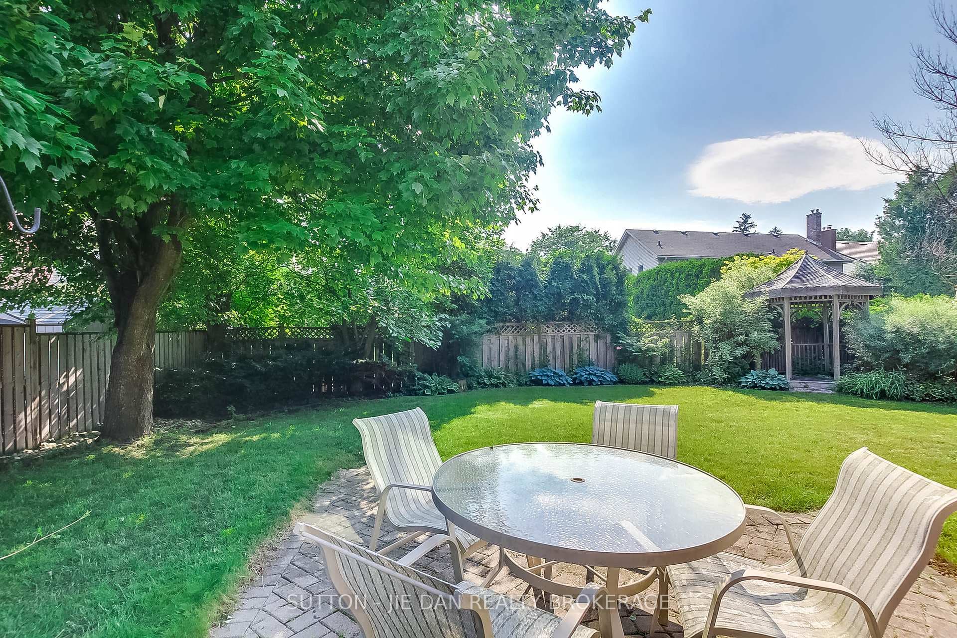 35 Nanette Crescent photo 32