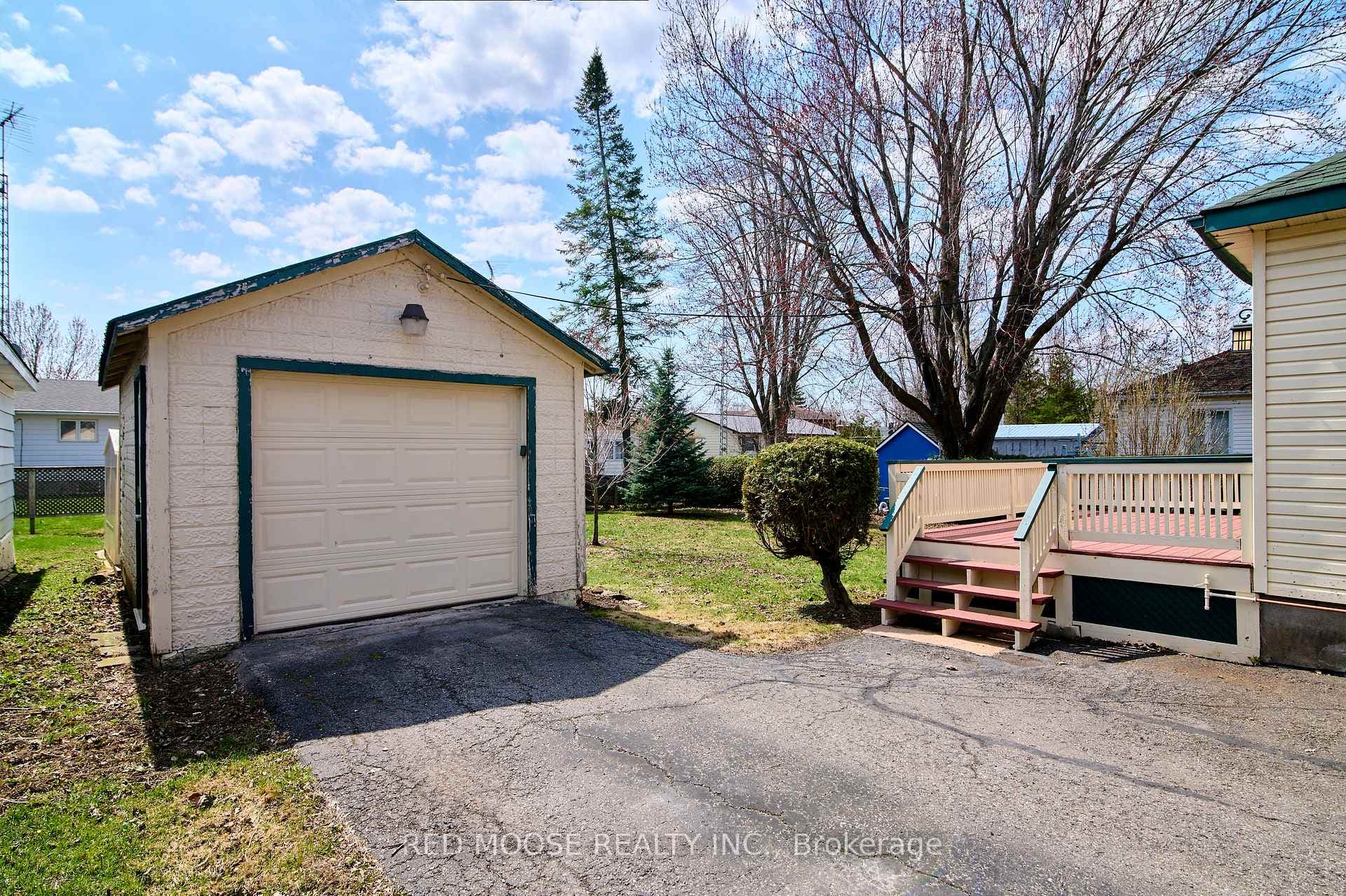 489 Fred Street photo 36