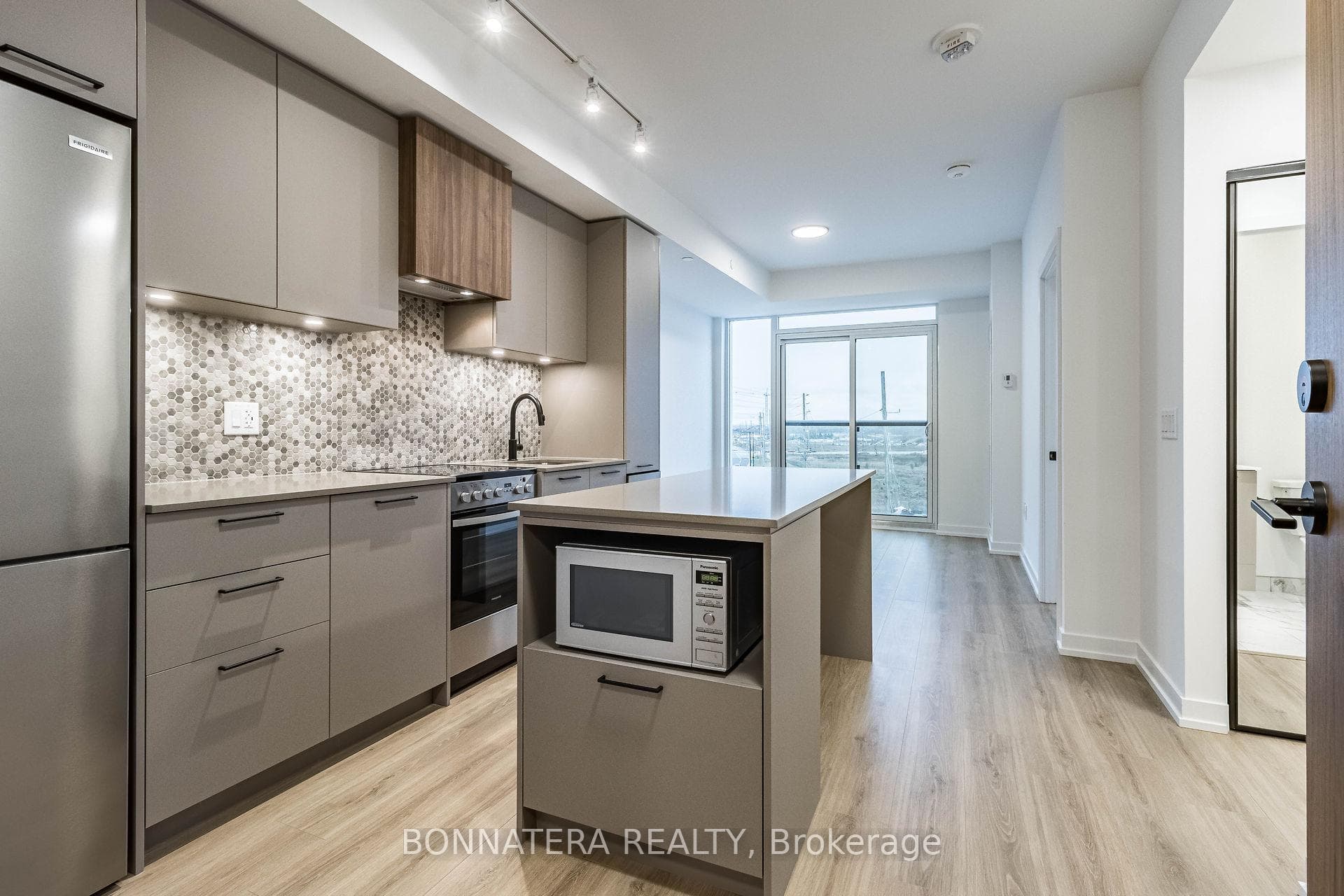 10 Lagerfeld Drive Unit 414 photo 8