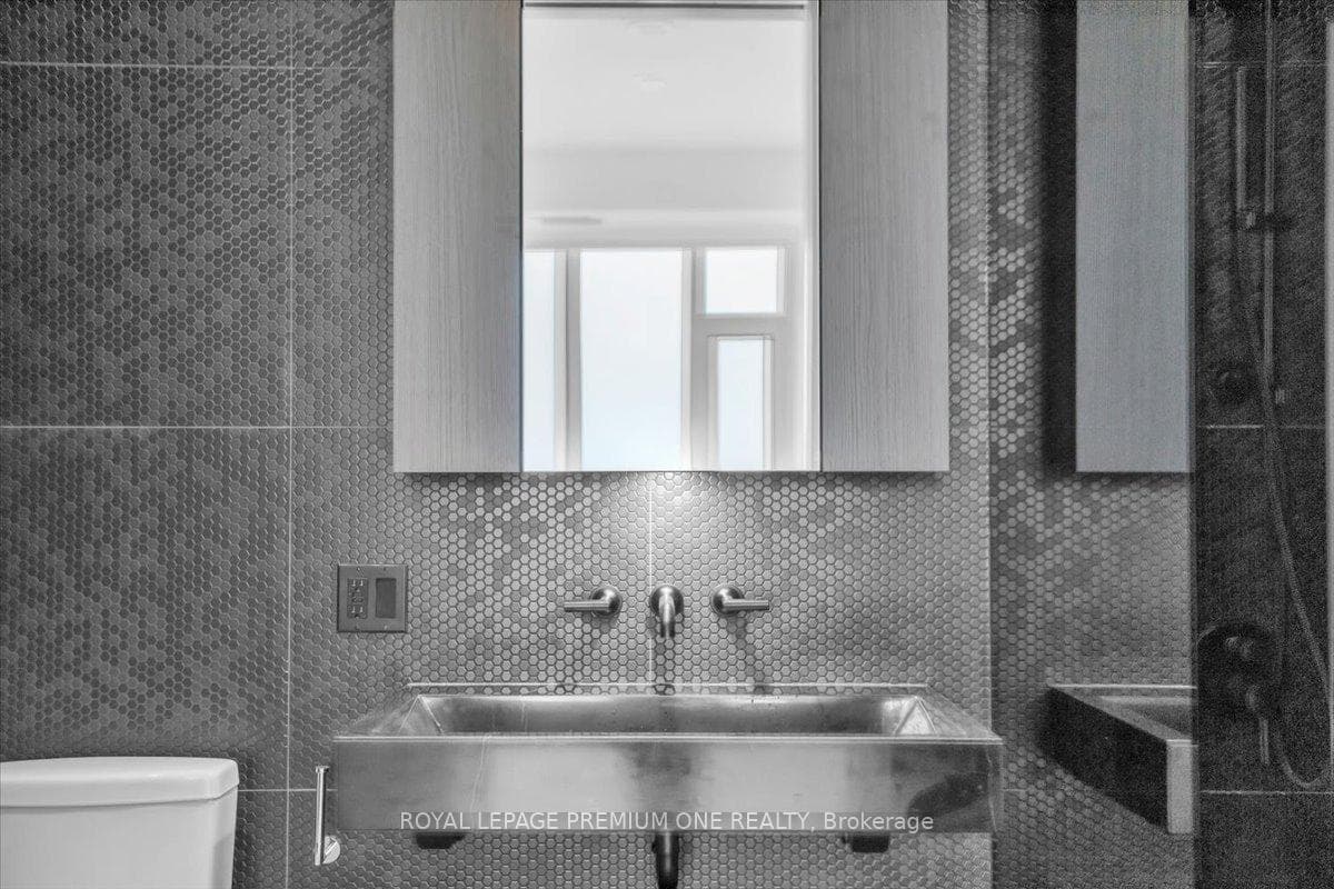 11 Yorkville Avenue Unit 6007 photo 23