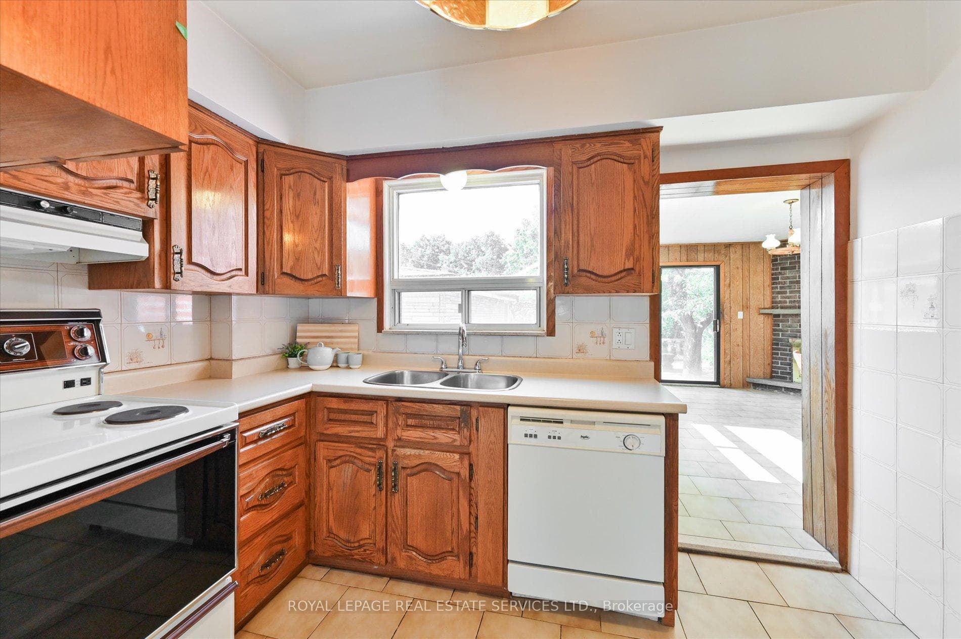 1482 Wilson Avenue photo 16