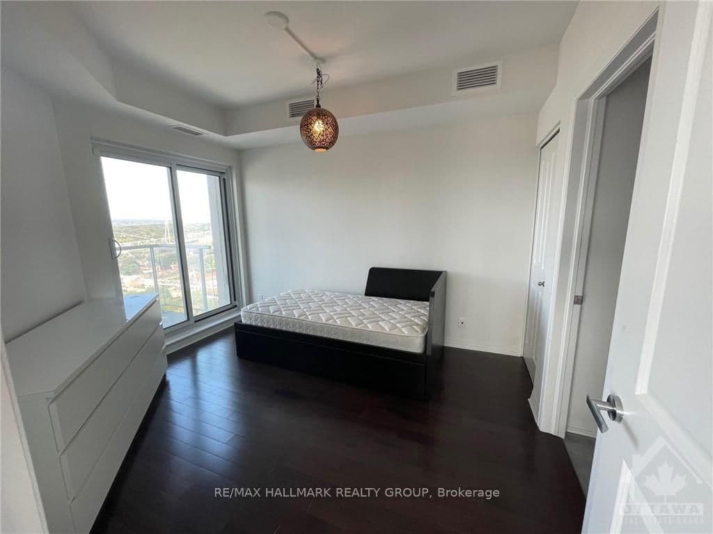 242 RIDEAU Street Unit 2201 photo 14