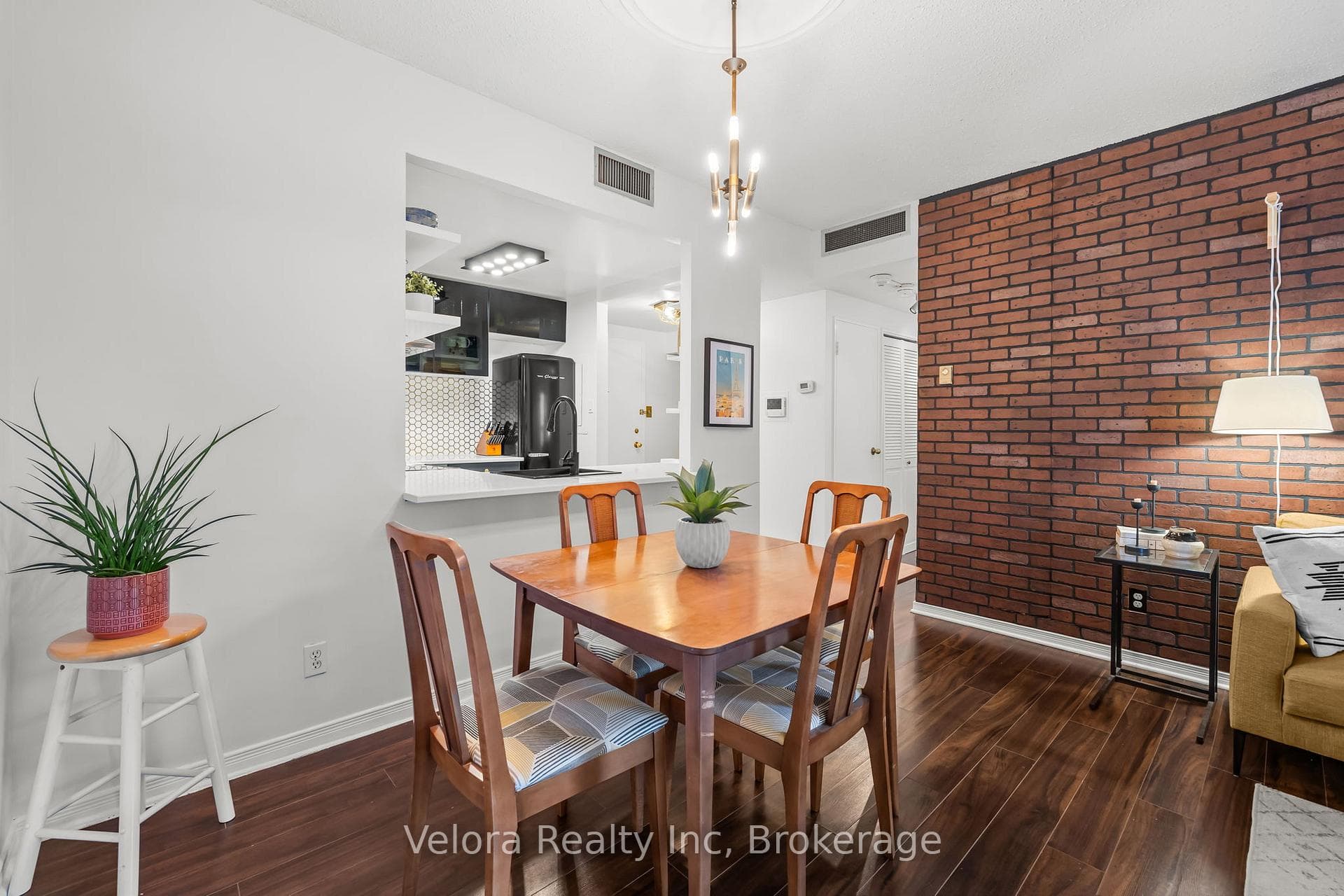 556 Laurier Avenue Unit 1604 photo 8