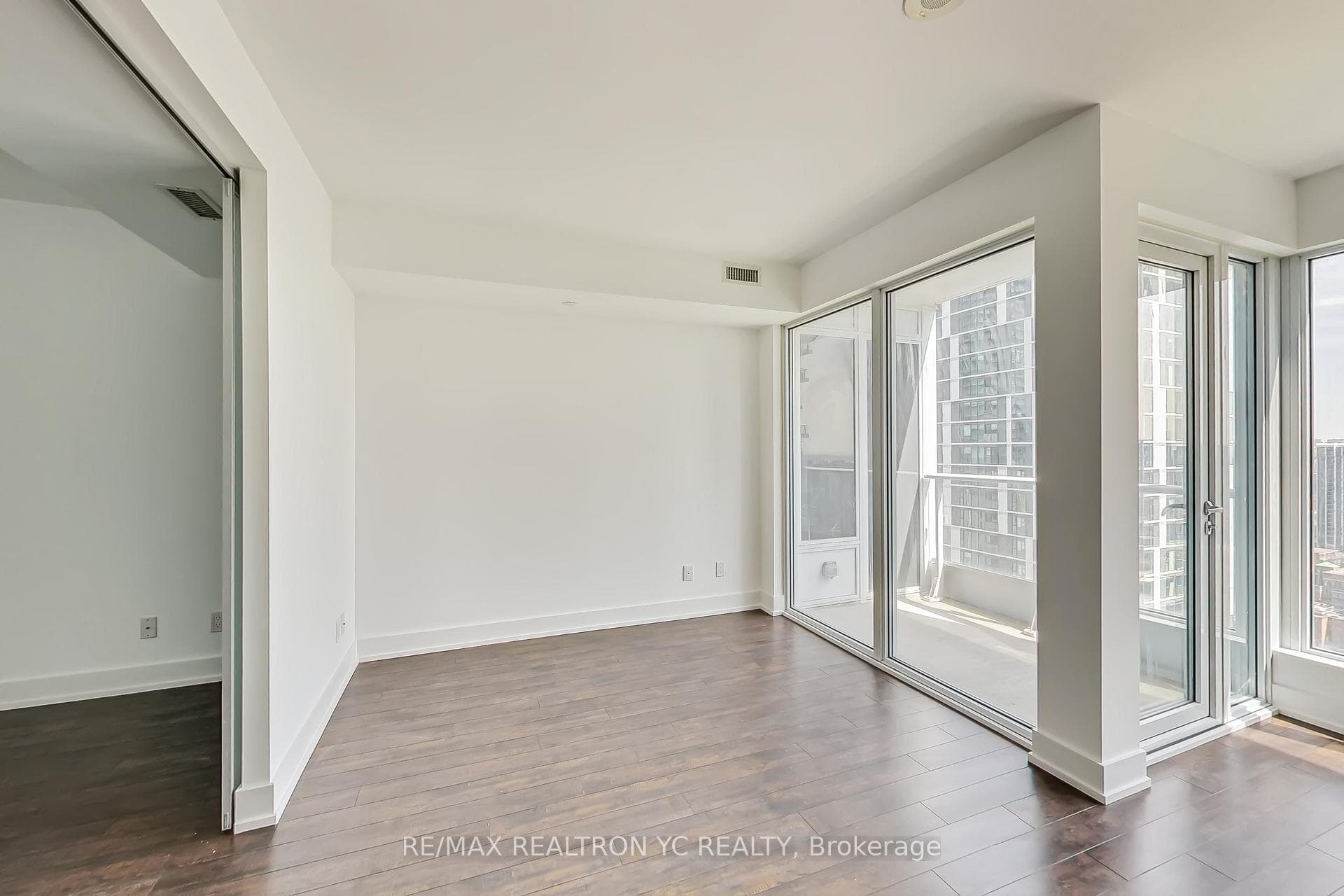 68 Shuter Street Unit 2301 photo 3