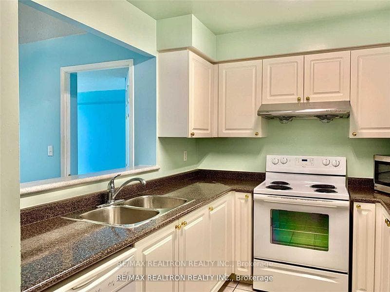 39 Pemberton Avenue Unit Lph02 photo 8