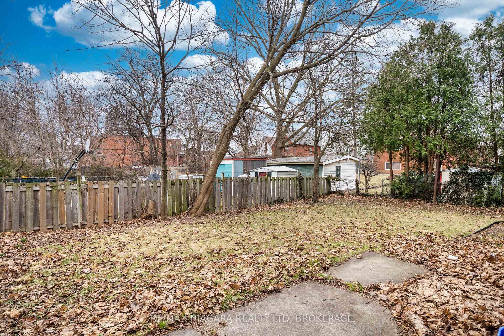 225 West 2nd Street photo 44