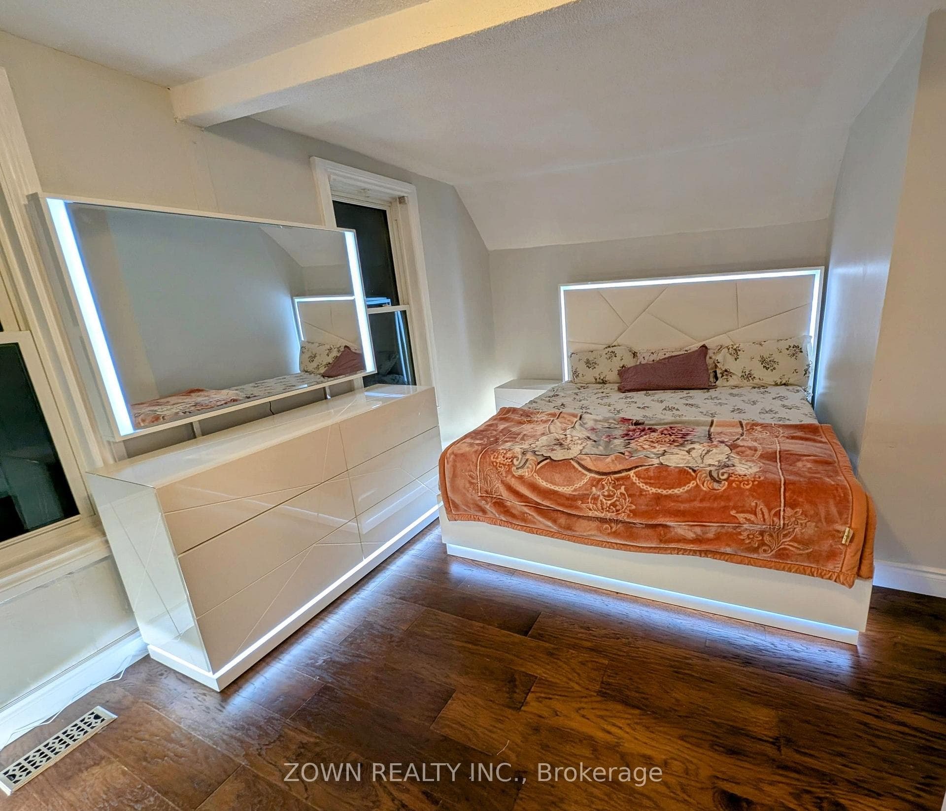 6 Albany Avenue photo 21