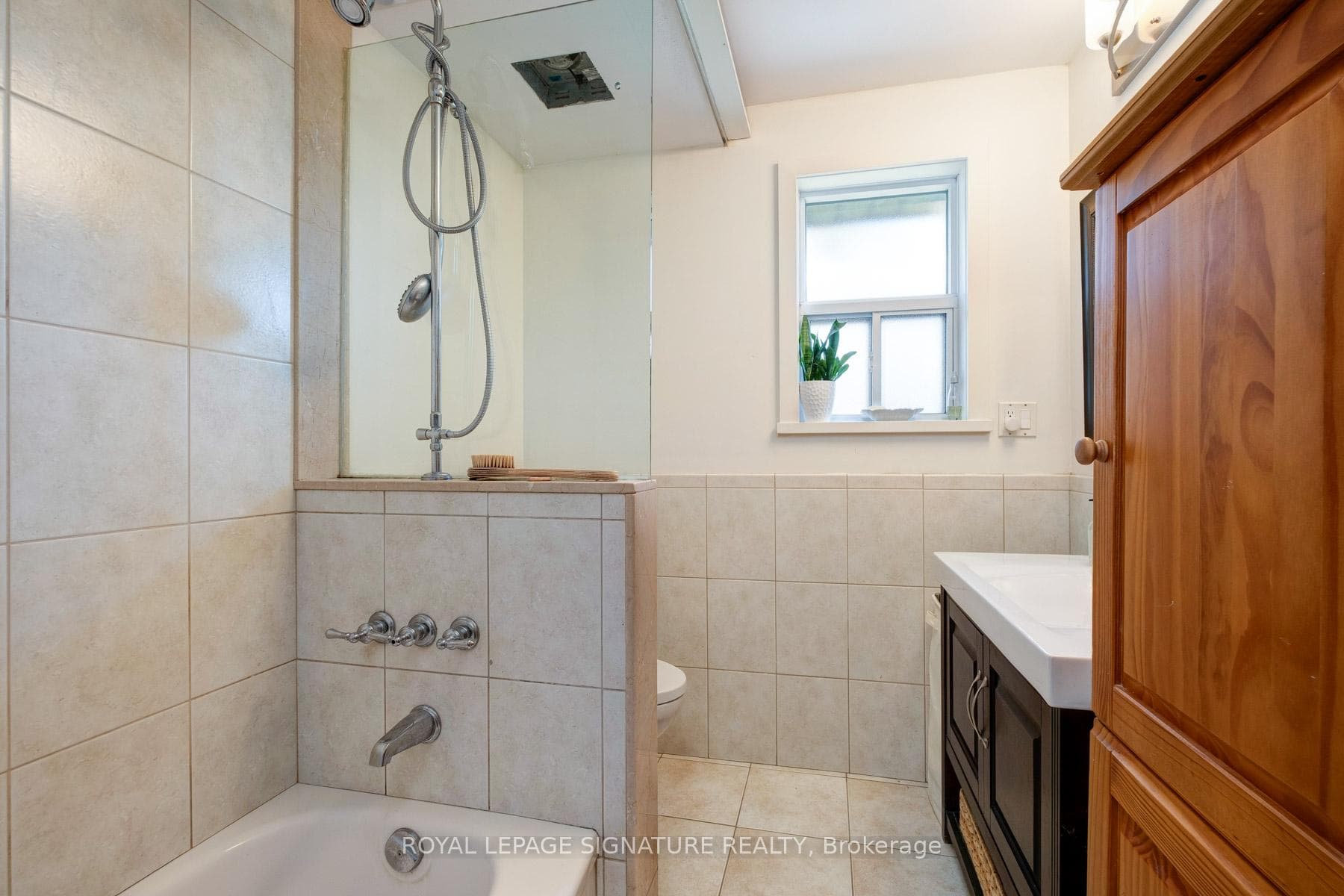 90 Whitburn Crescent photo 21