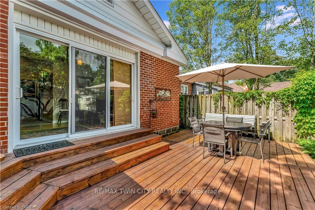 311 MACNAB Street photo 26