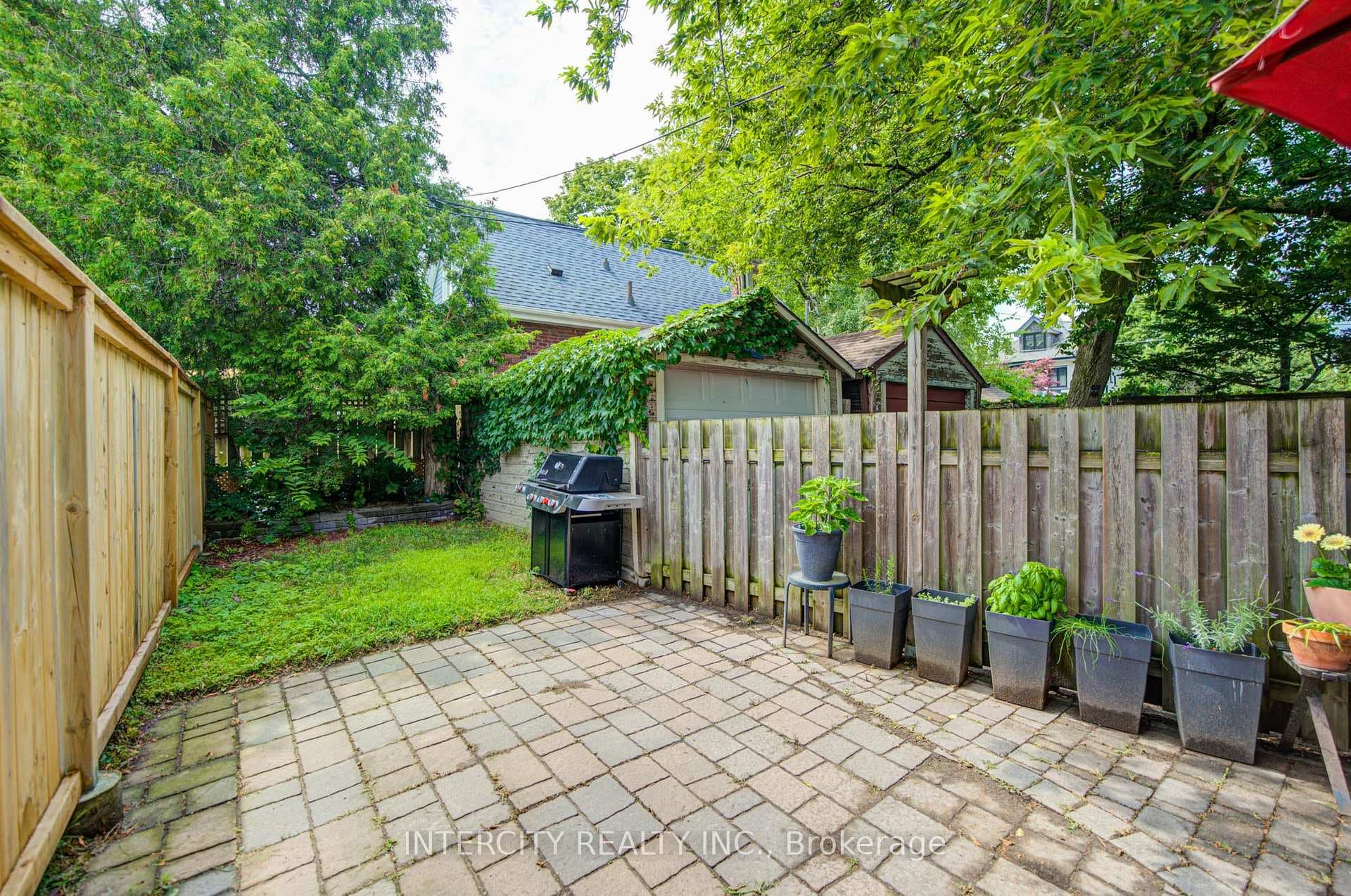 256 Blantyre Avenue photo 43
