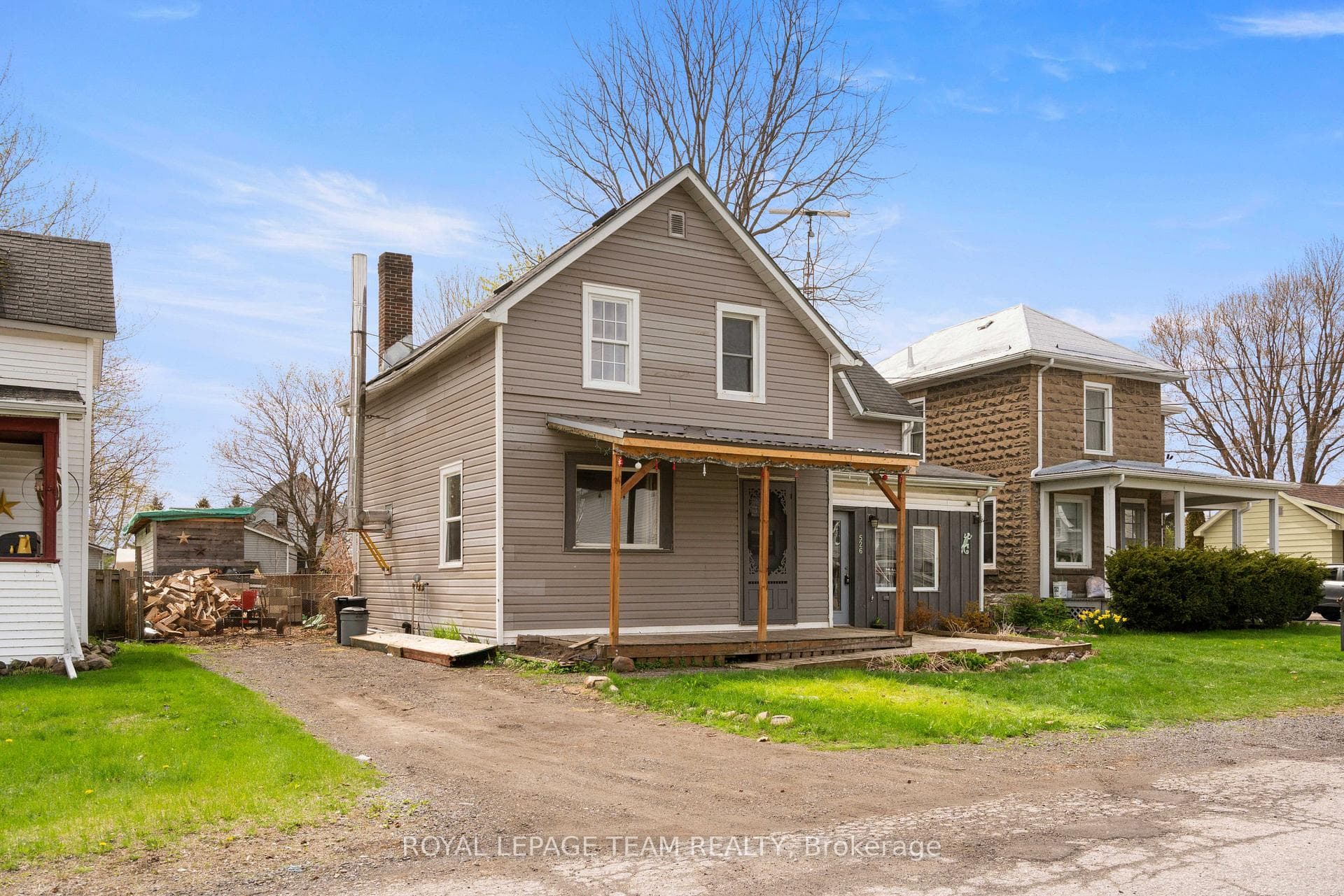526 Middle Street photo 2