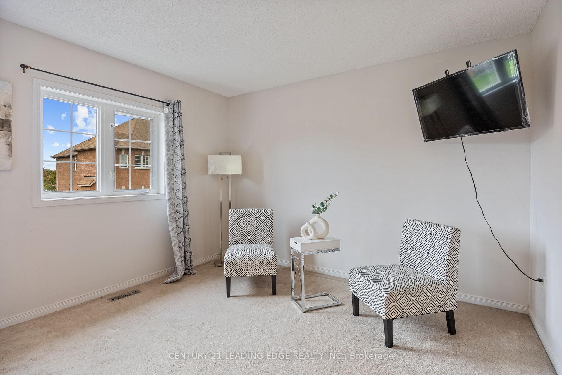 18 Thorp Crescent photo 22