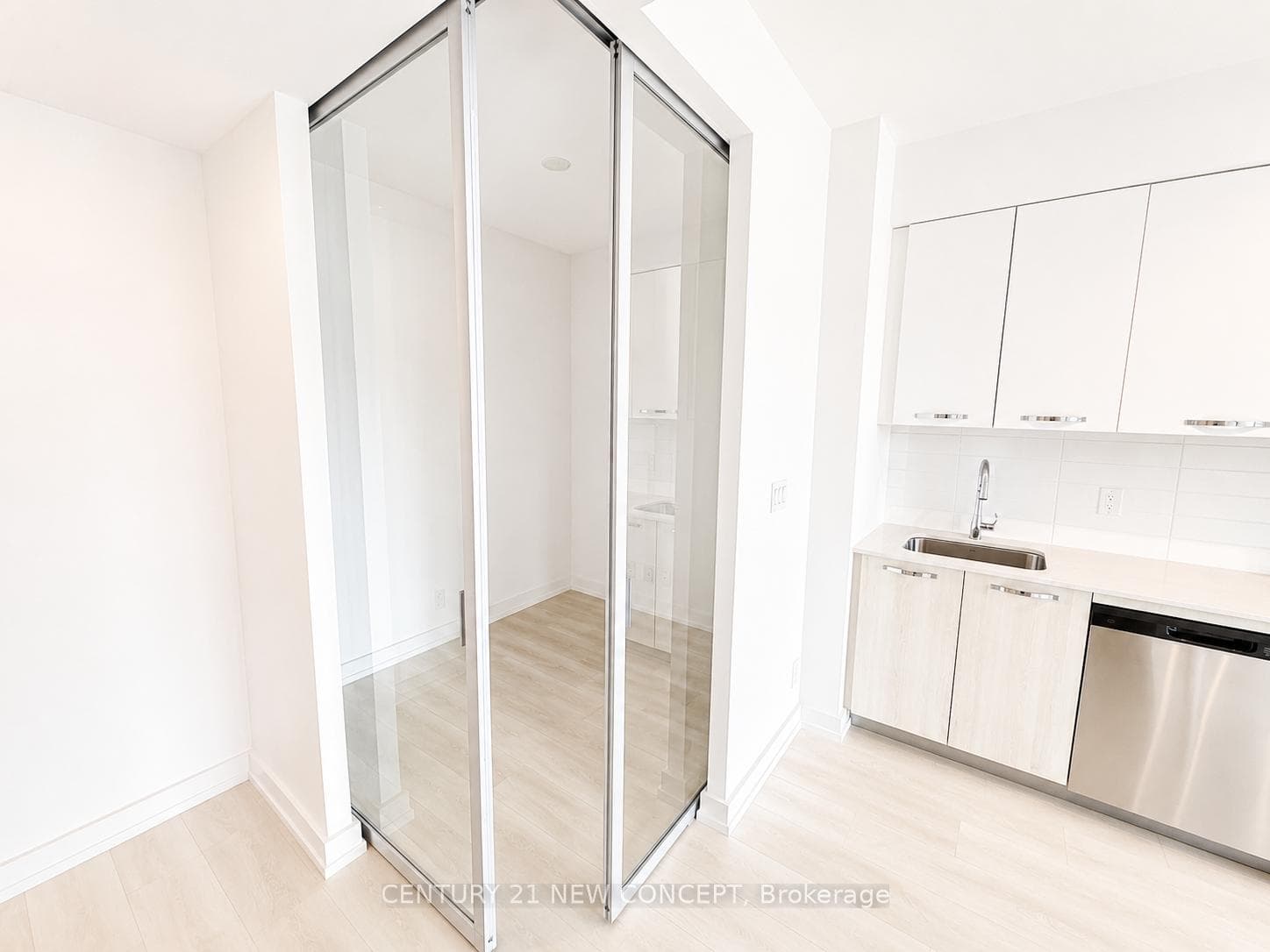 75 James Street Unit 1416 photo 8