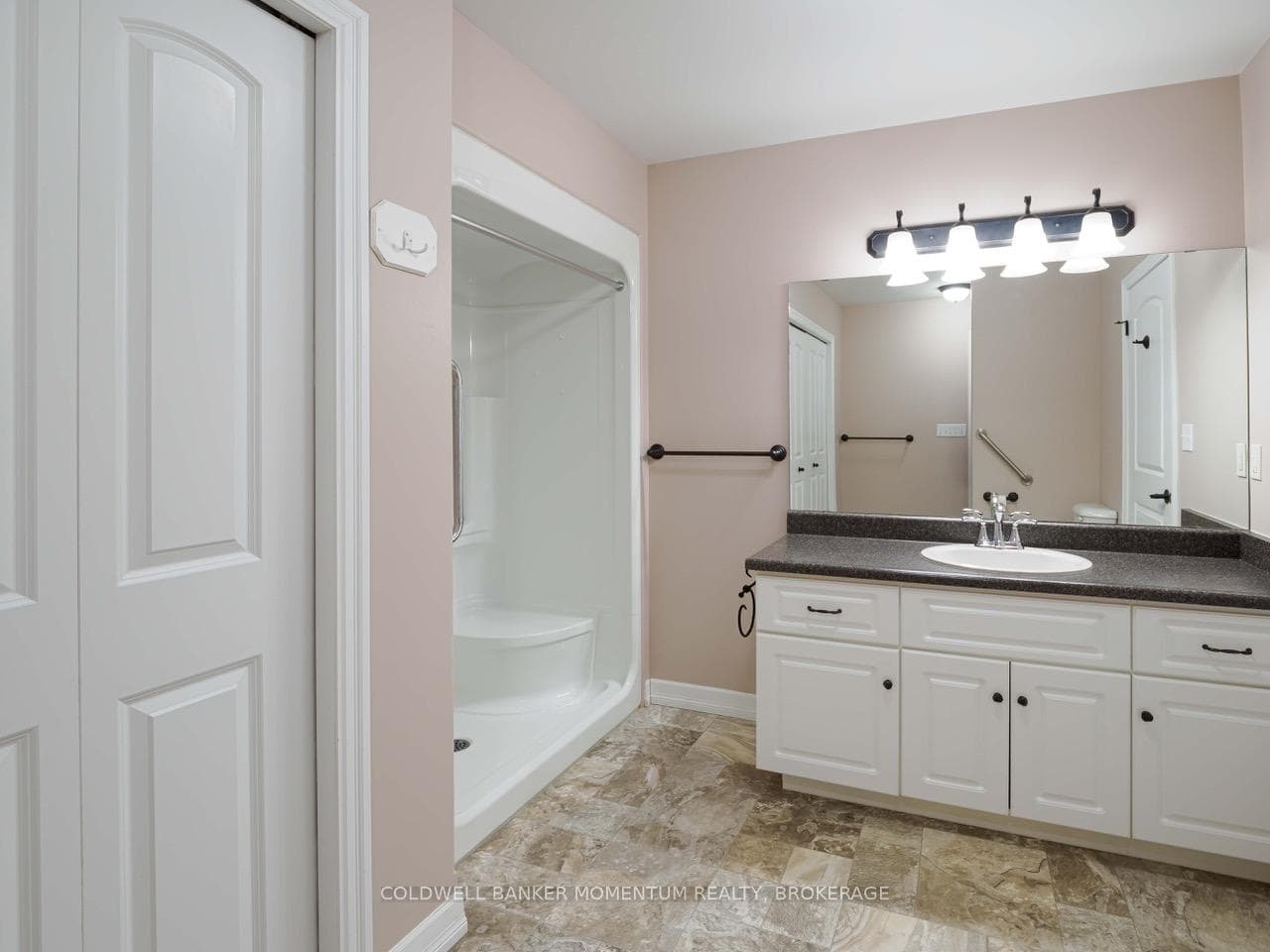409 Queen Street Unit 8 photo 15