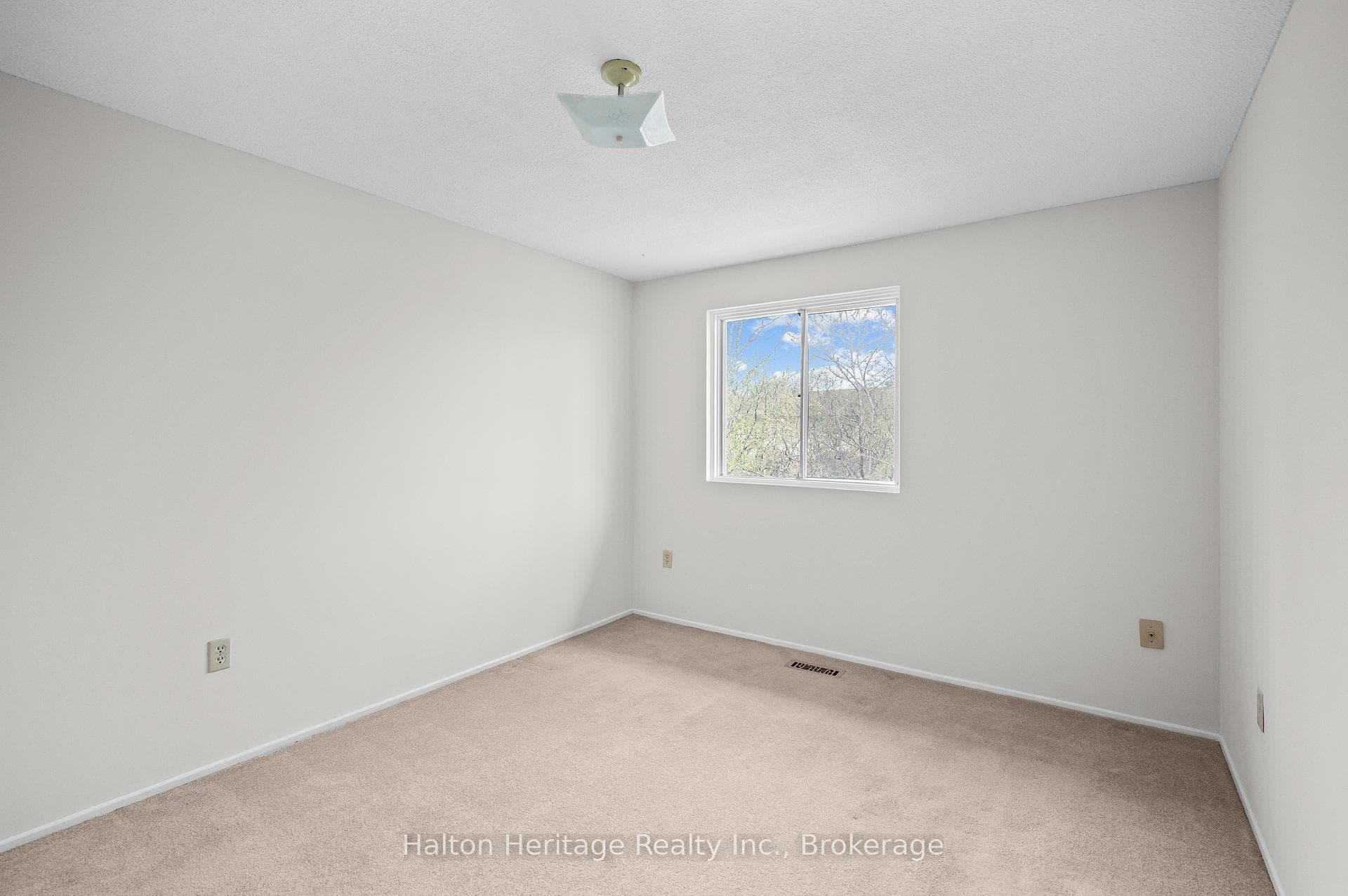 1556 Lancaster Drive Unit 71 photo 32