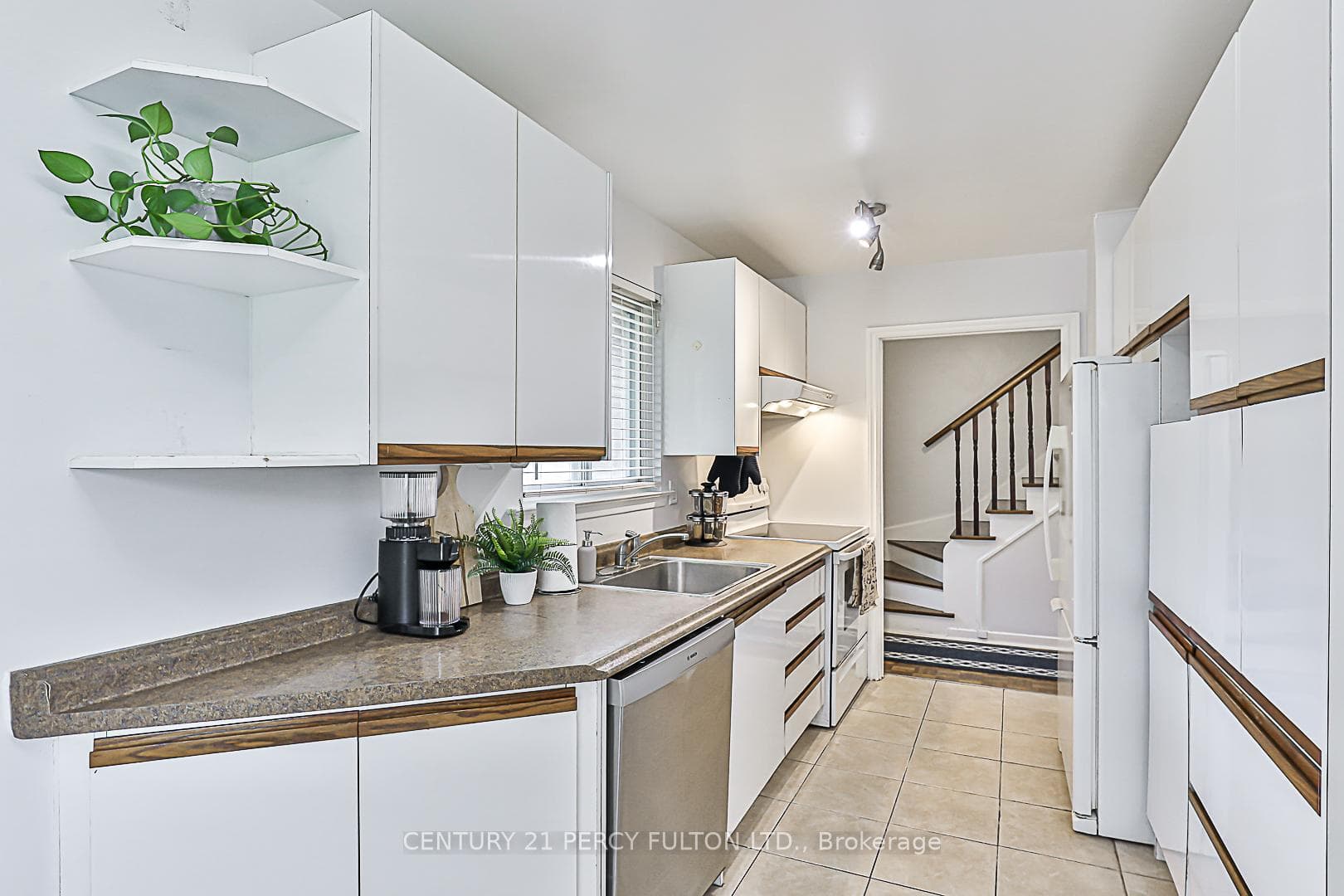 97 Baif Boulevard photo 12