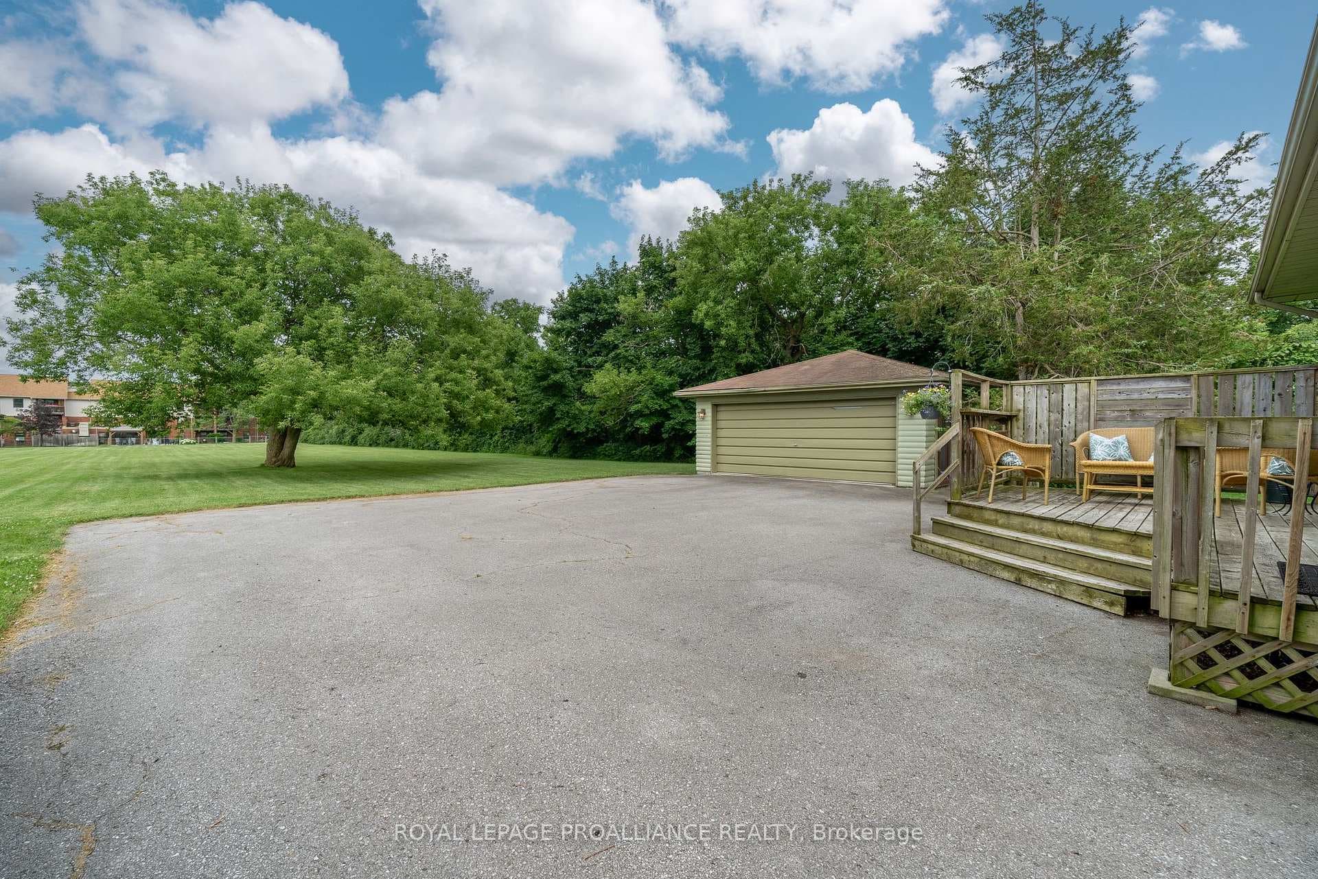 245 Herchimer Avenue photo 34