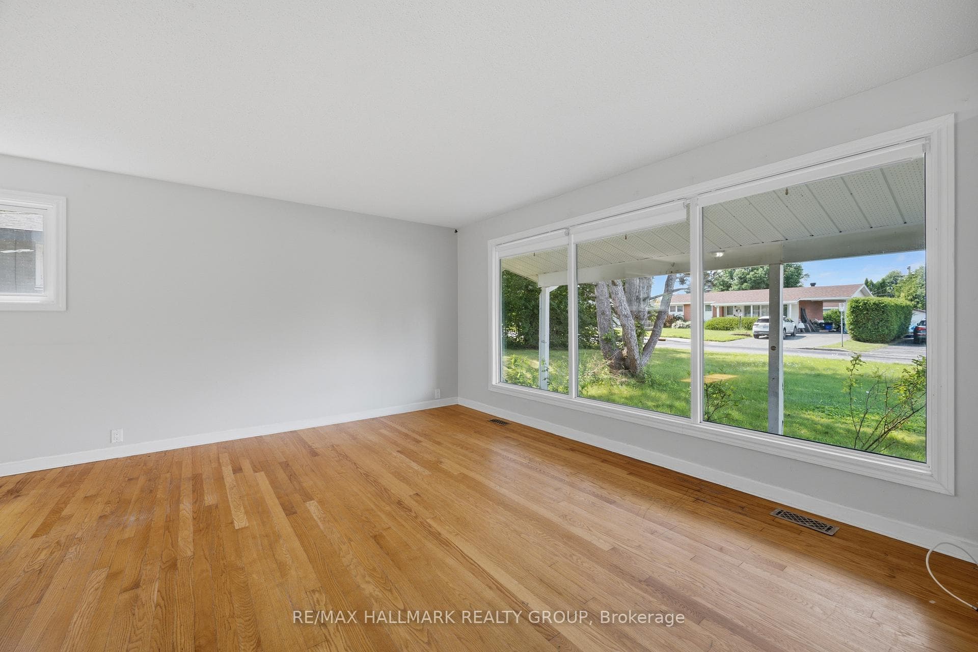 45 Hilliard Avenue photo 8